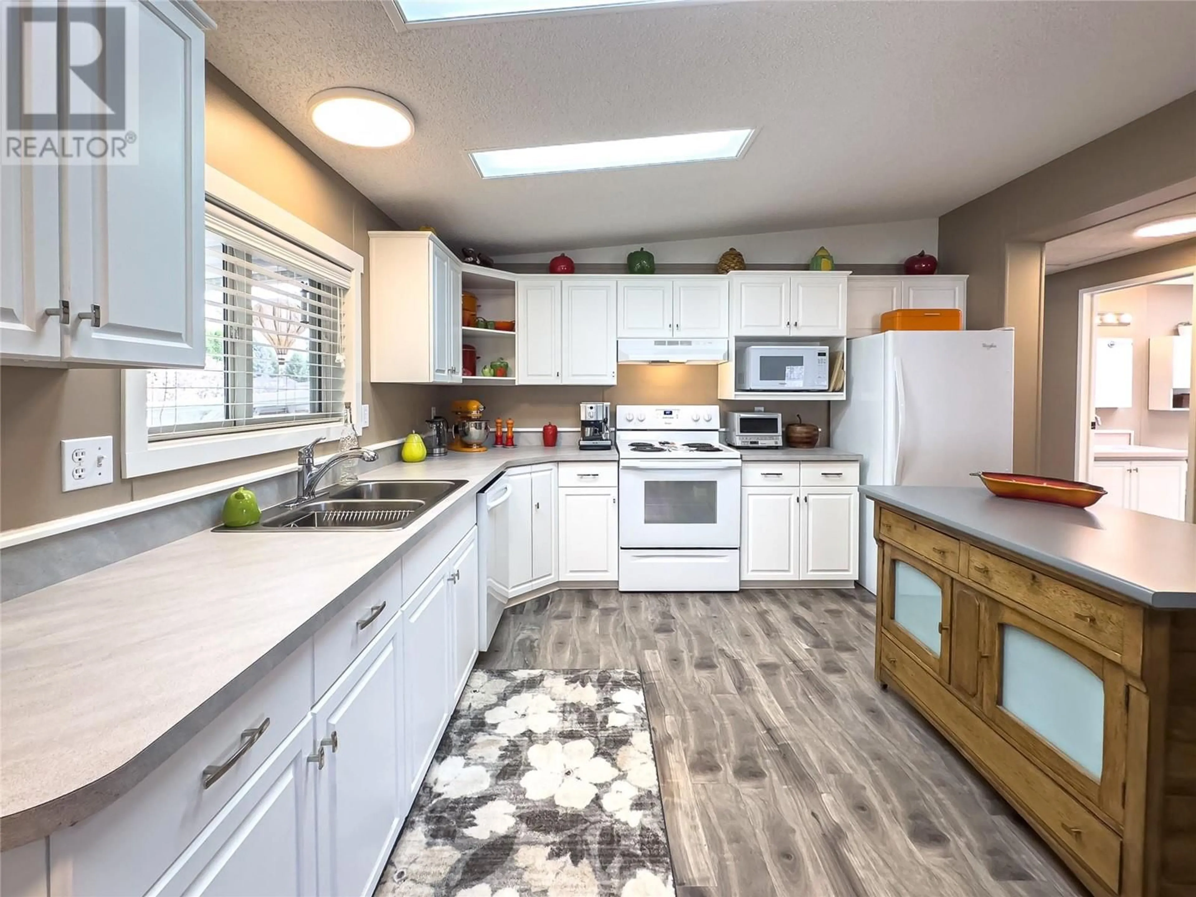 Open concept kitchen, unknown for 2401 Ord Road Unit# 34, Kamloops British Columbia V2B7V8