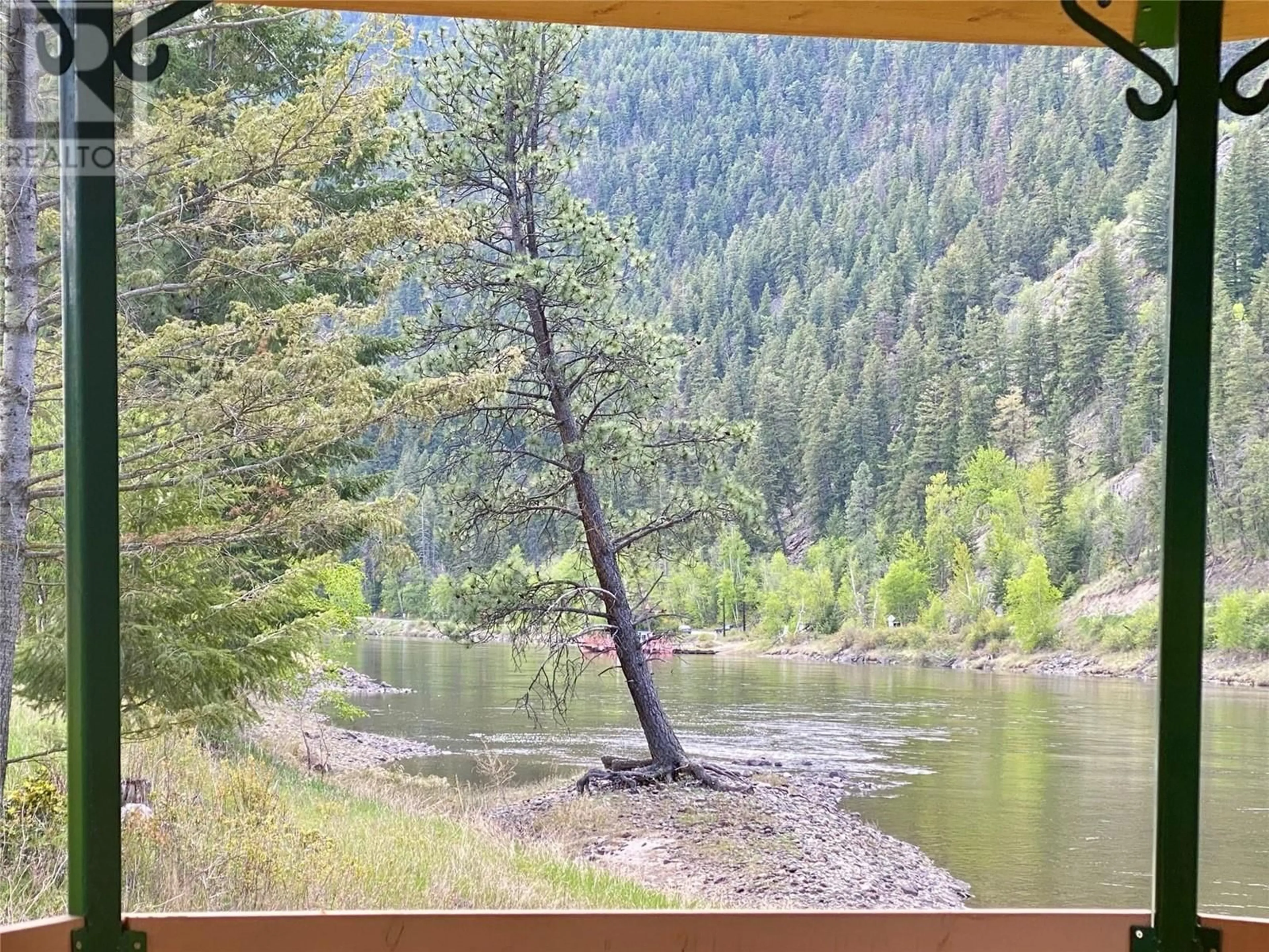 Blurry image for 2 MCLURE FERRY ROAD, McLure British Columbia V0E2H0