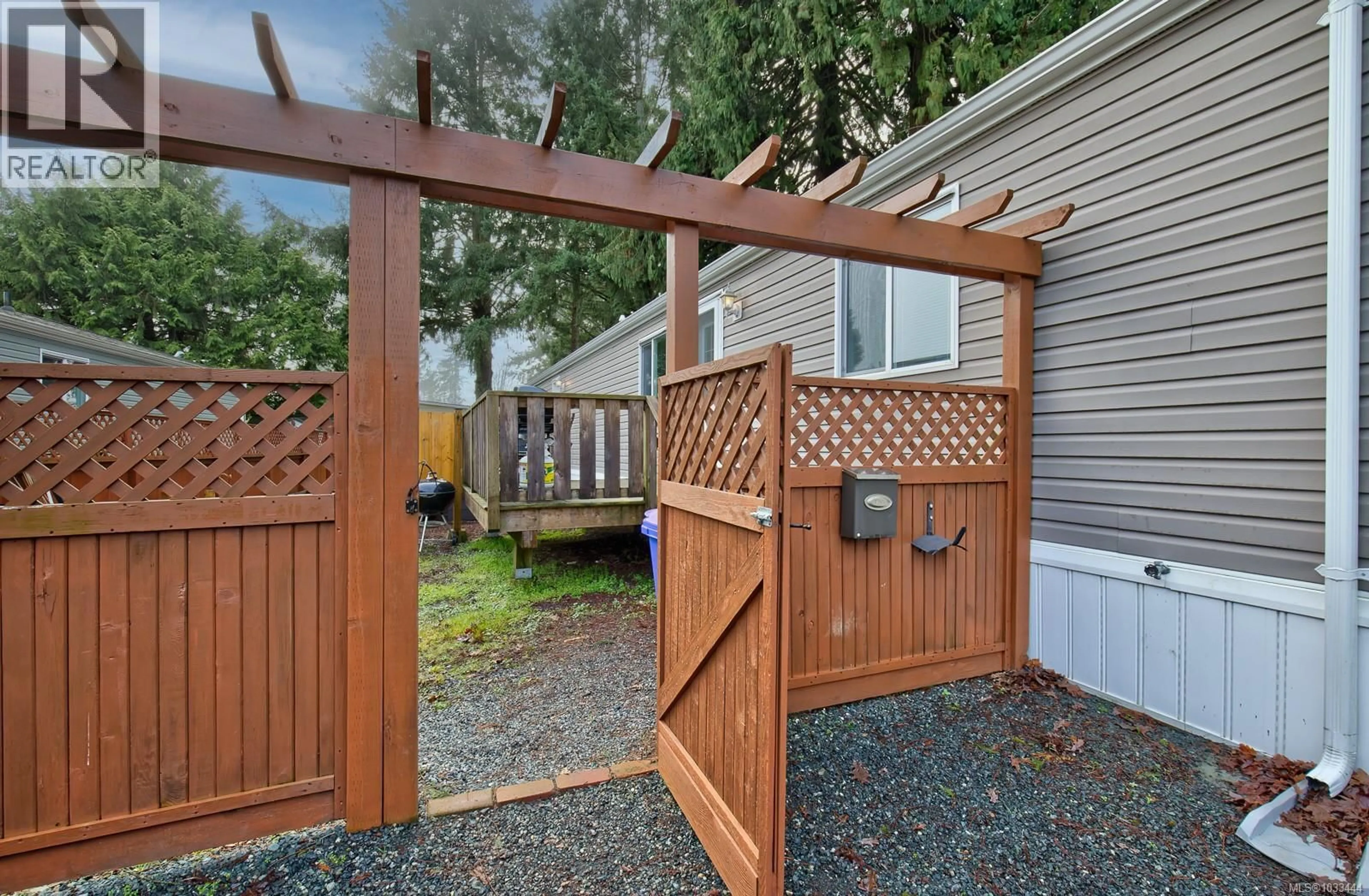 Patio, street for 55 - 971 DOUGLAS AVENUE, Nanaimo British Columbia V9R6C1