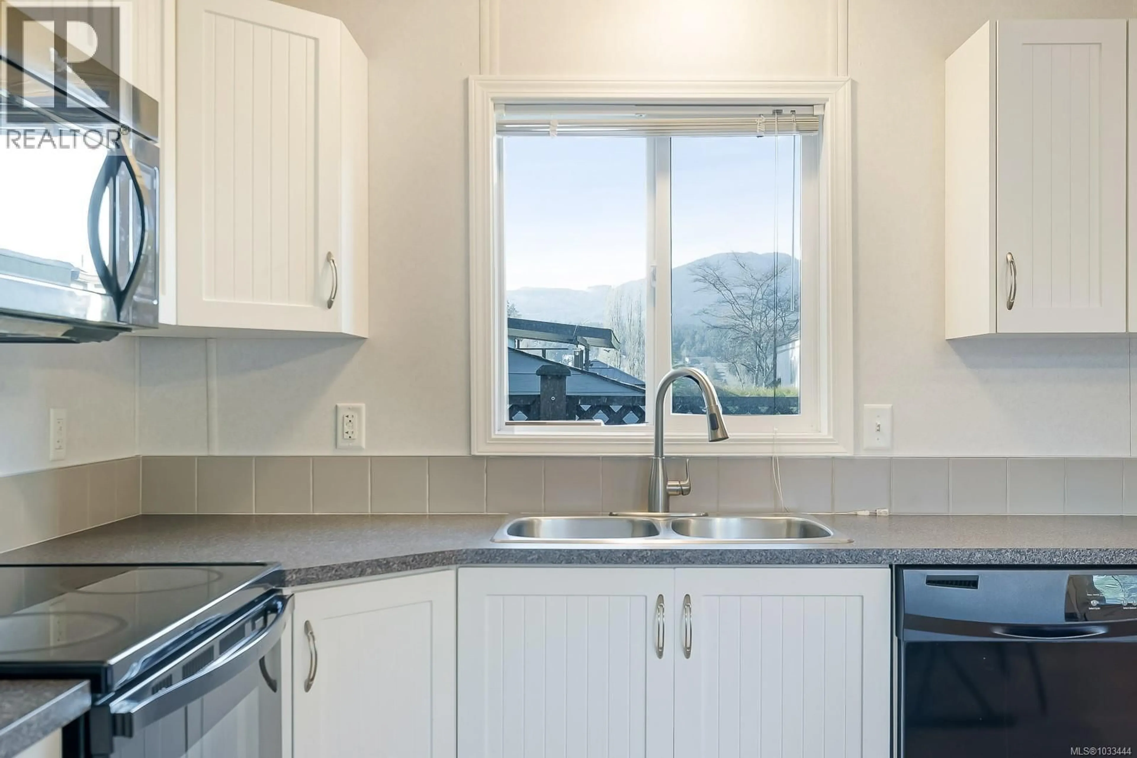 Standard kitchen, unknown for 55 - 971 DOUGLAS AVENUE, Nanaimo British Columbia V9R6C1
