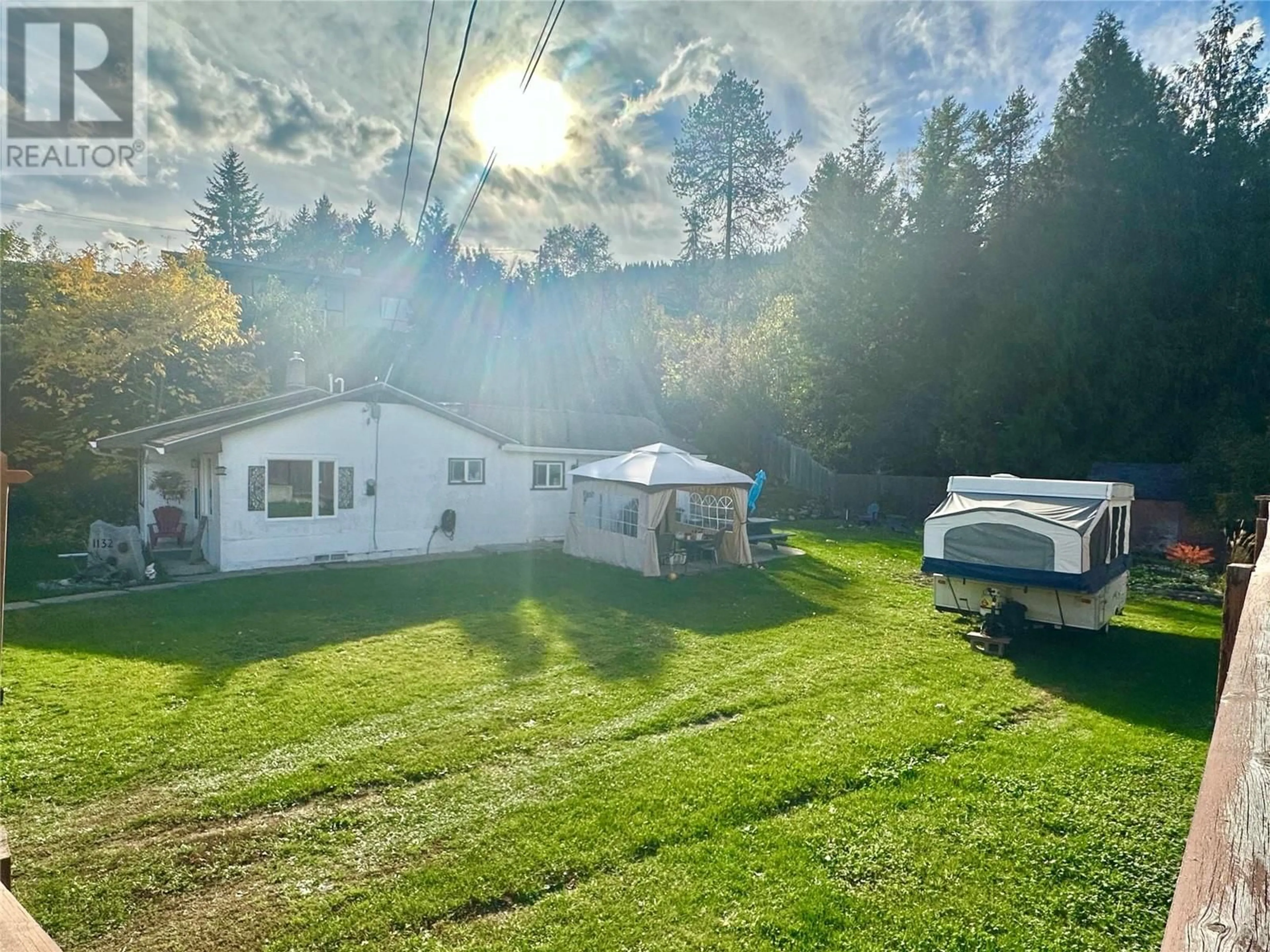 A pic from outside/outdoor area/front of a property/back of a property/a pic from drone, mountain view for 1132 7TH Avenue, Castlegar British Columbia V1N1S6