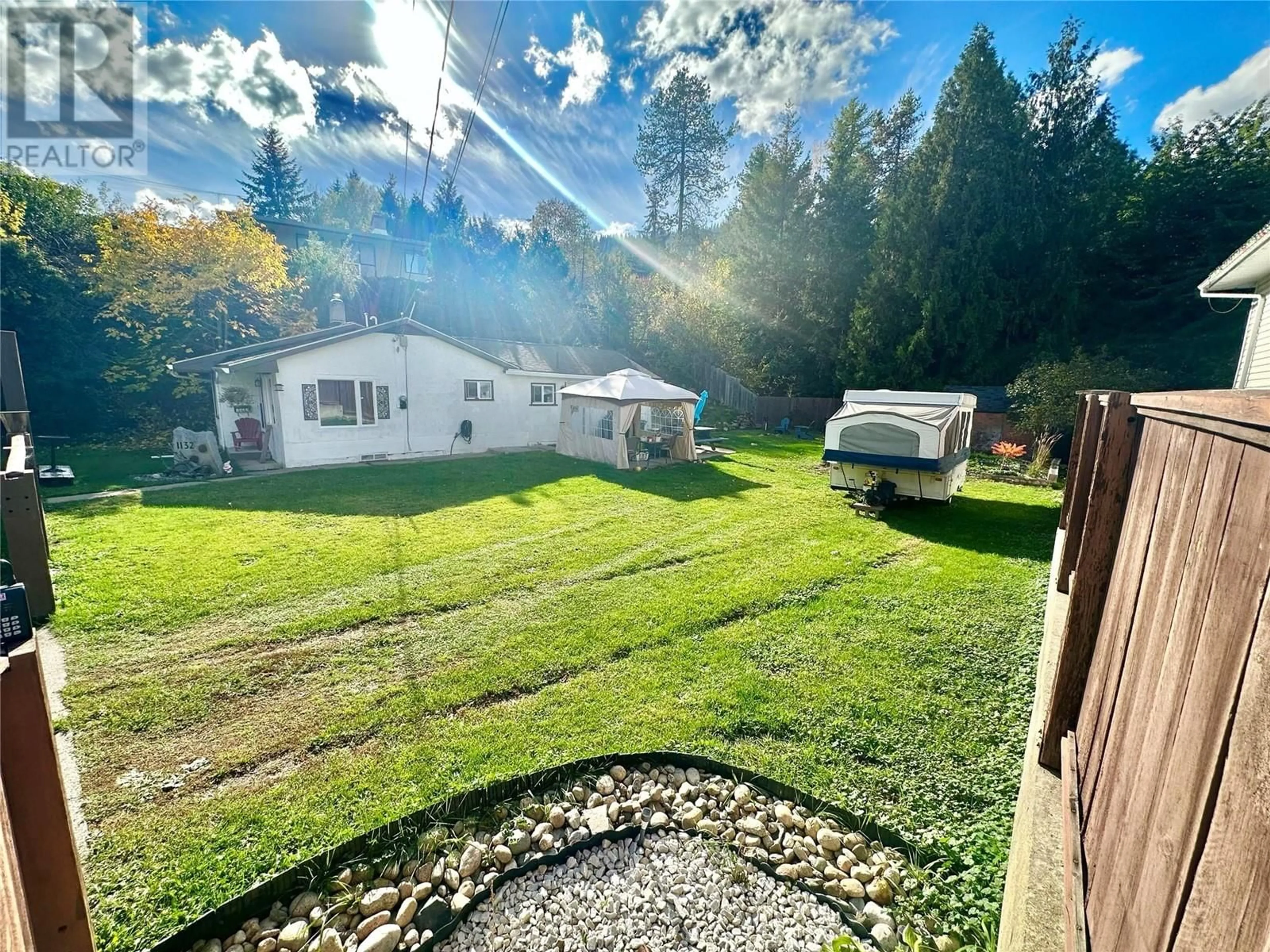 A pic from outside/outdoor area/front of a property/back of a property/a pic from drone, mountain view for 1132 7TH Avenue, Castlegar British Columbia V1N1S6