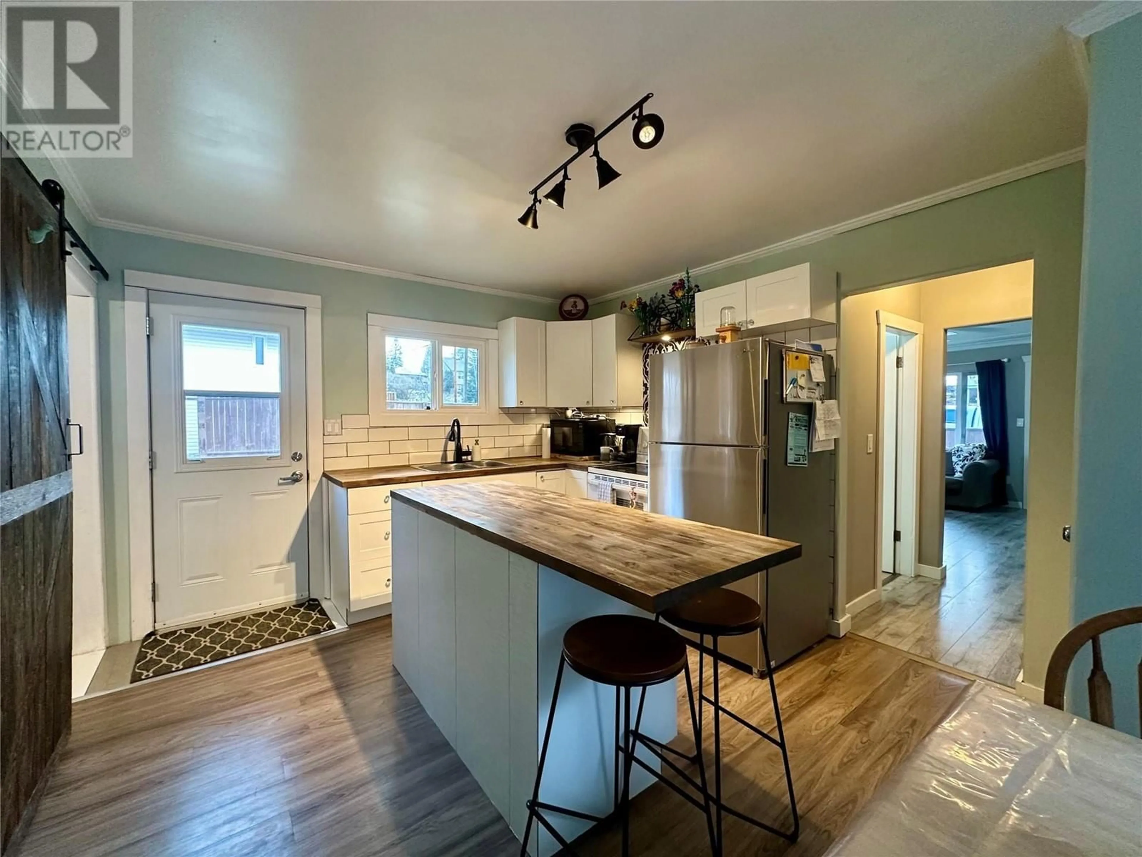 Open concept kitchen, unknown for 1132 7TH Avenue, Castlegar British Columbia V1N1S6