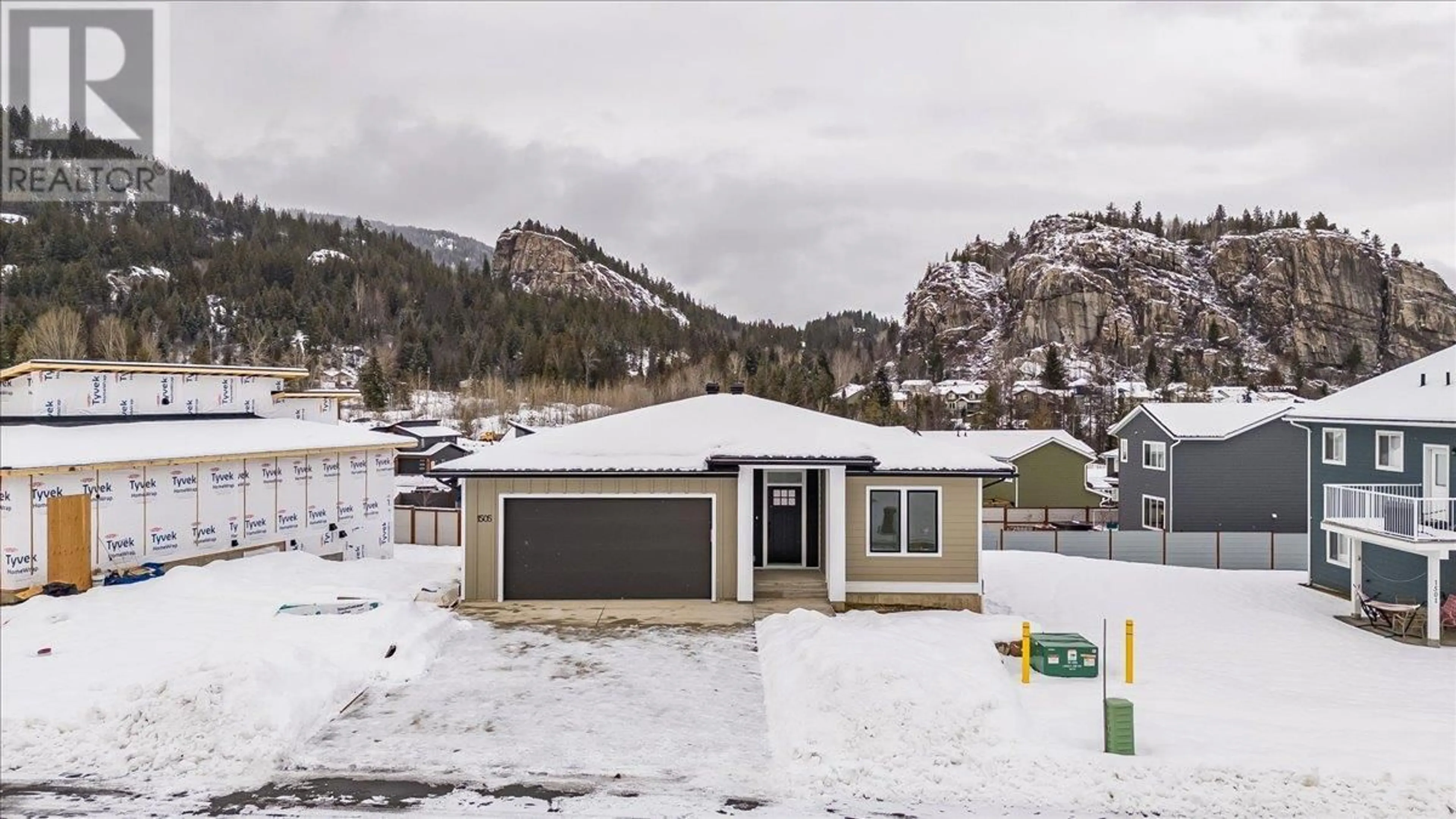 A pic from outside/outdoor area/front of a property/back of a property/a pic from drone, mountain view for 1505 Aspen Lane, Castlegar British Columbia V1N4X8