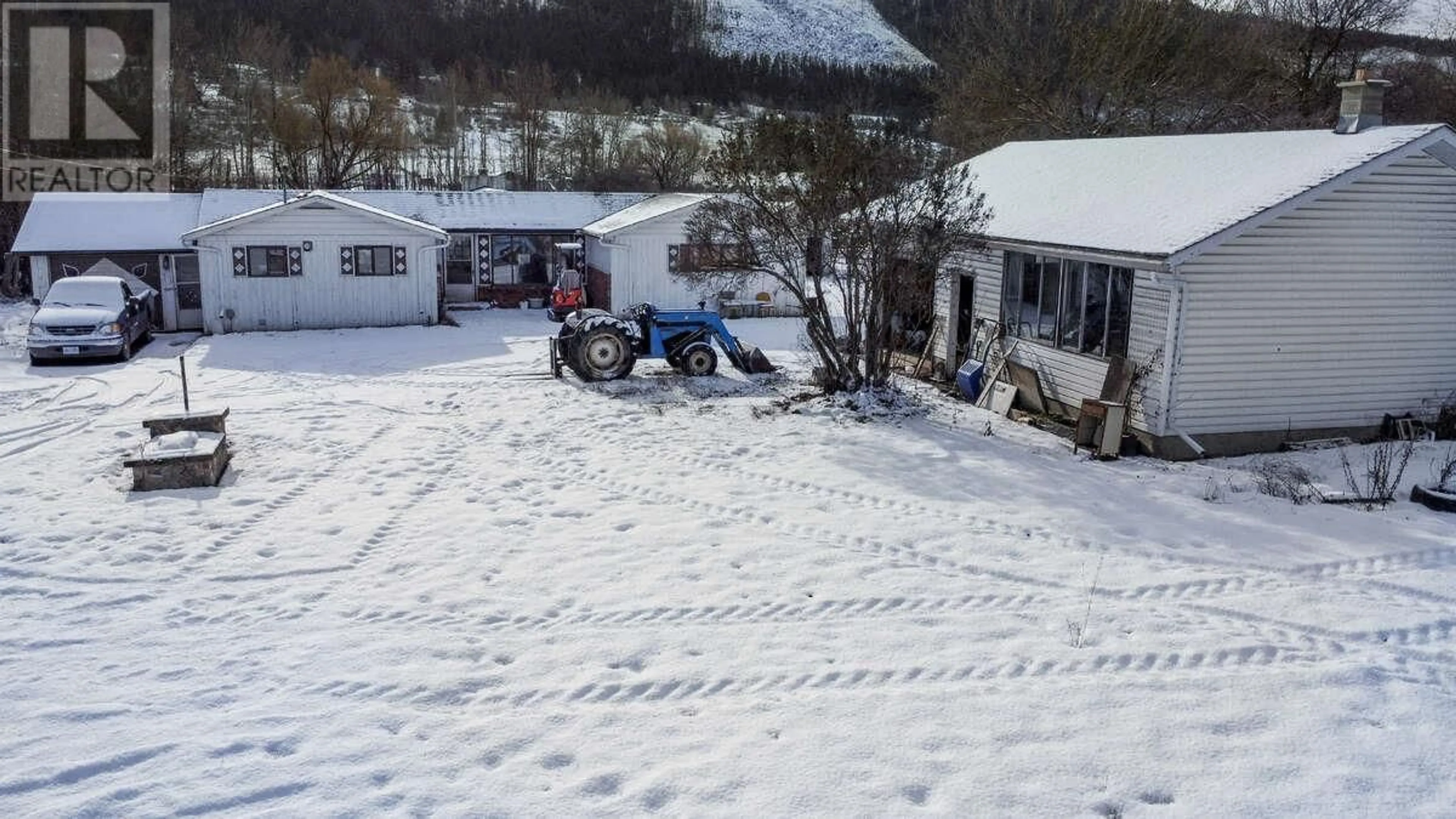 A pic from outside/outdoor area/front of a property/back of a property/a pic from drone, unknown for 7034 Highway 6, Coldstream British Columbia V1B3H1