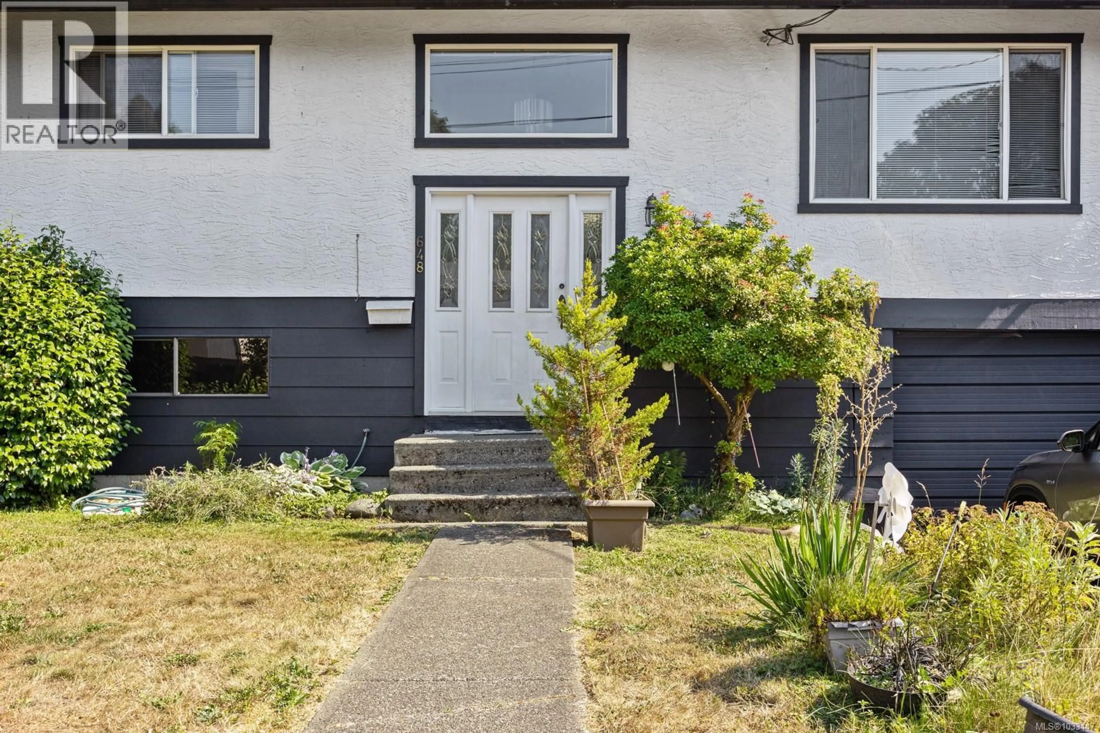 Home with vinyl exterior material, street for 648 22ND STREET, Courtenay British Columbia V9N6L1