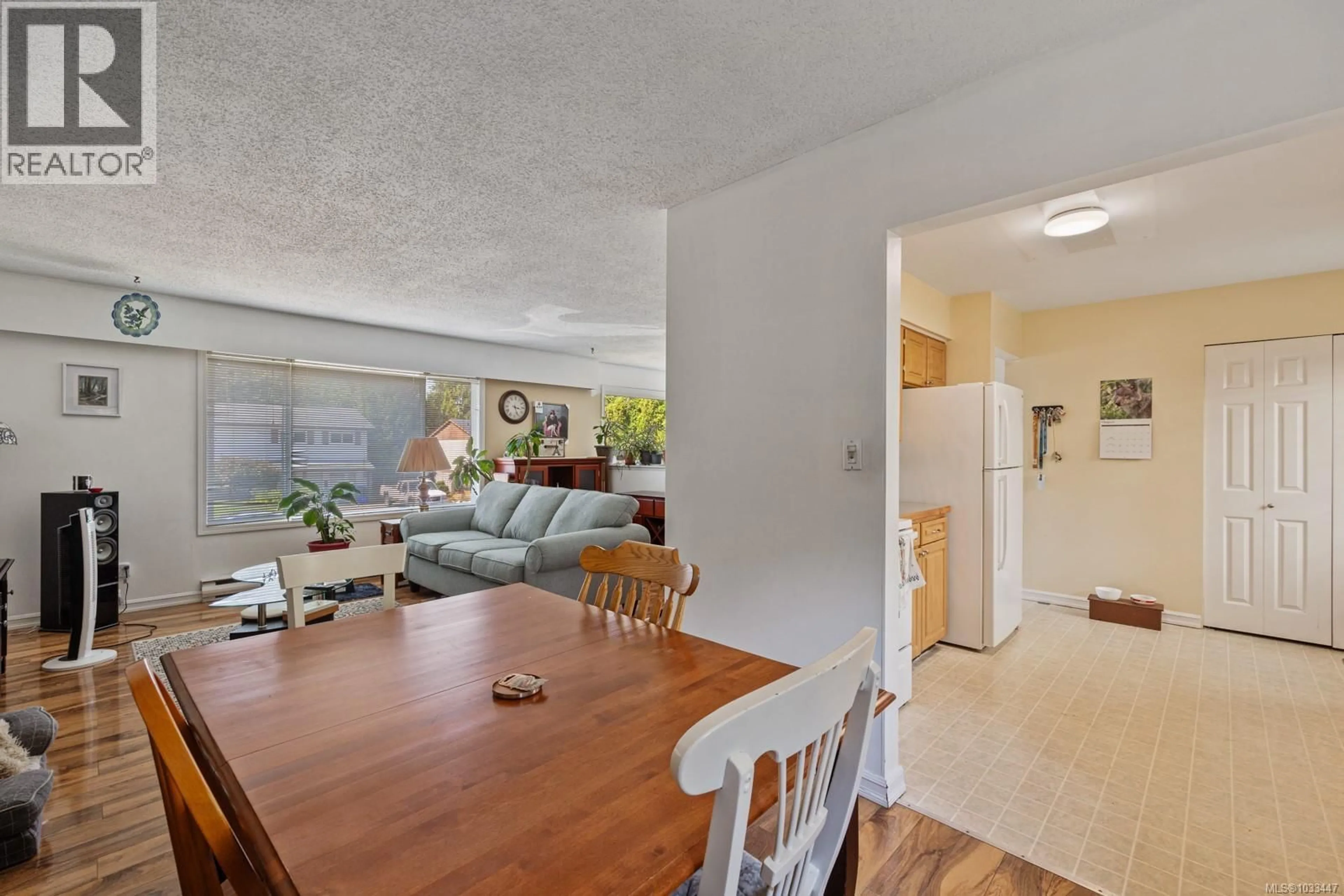 Living room with furniture, unknown for 648 22ND STREET, Courtenay British Columbia V9N6L1