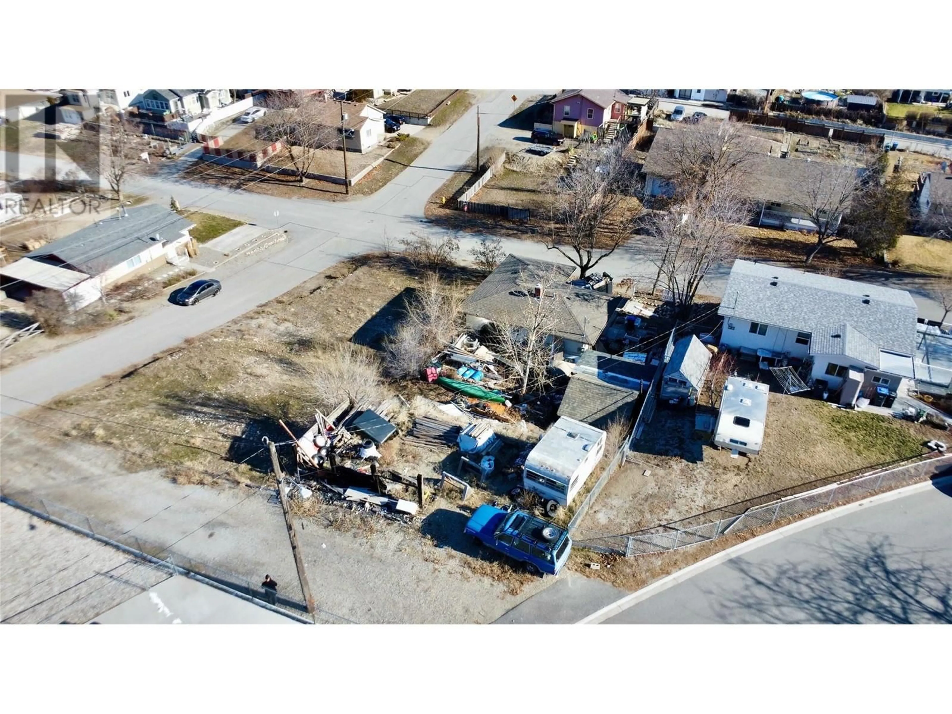 A pic from outside/outdoor area/front of a property/back of a property/a pic from drone, street for 6470 HOLLOW STREET, Oliver British Columbia V0H1T0