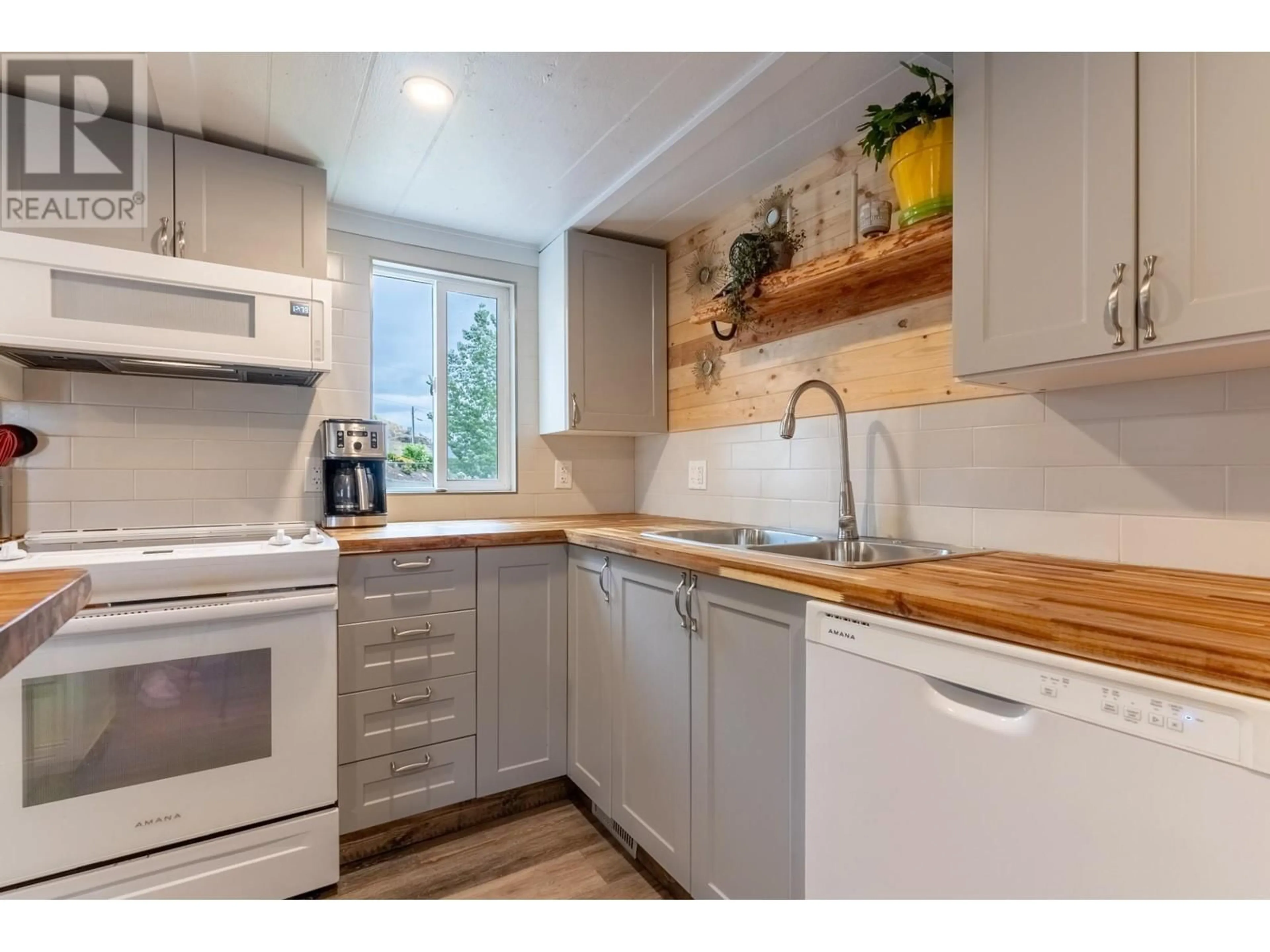 Standard kitchen, wood/laminate floor for 1375 Ord Road Unit# 1, Kamloops British Columbia V2B7V3