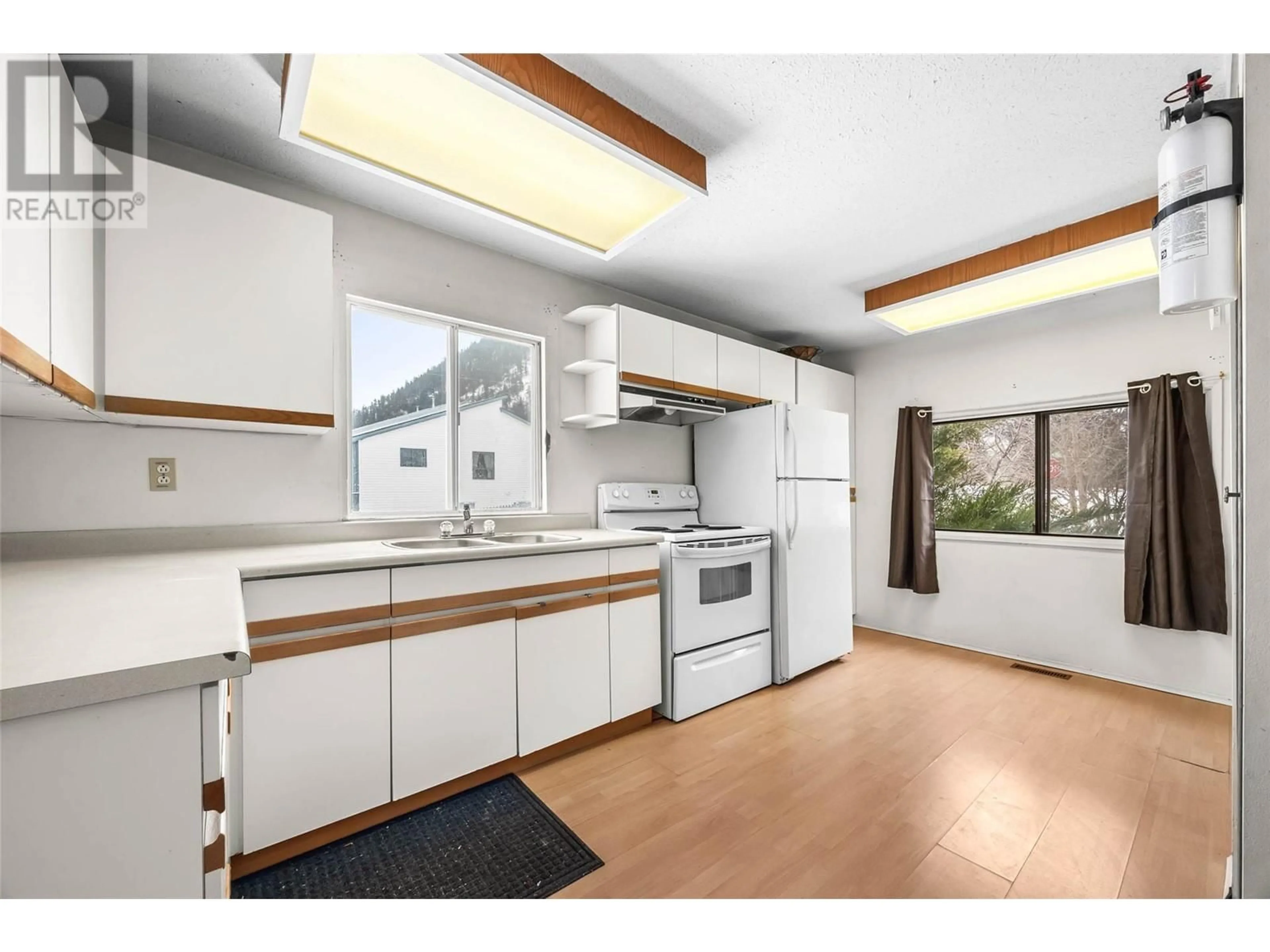 Standard kitchen, unknown for 1024 THOMPSON Avenue, Chase British Columbia V0E1M0