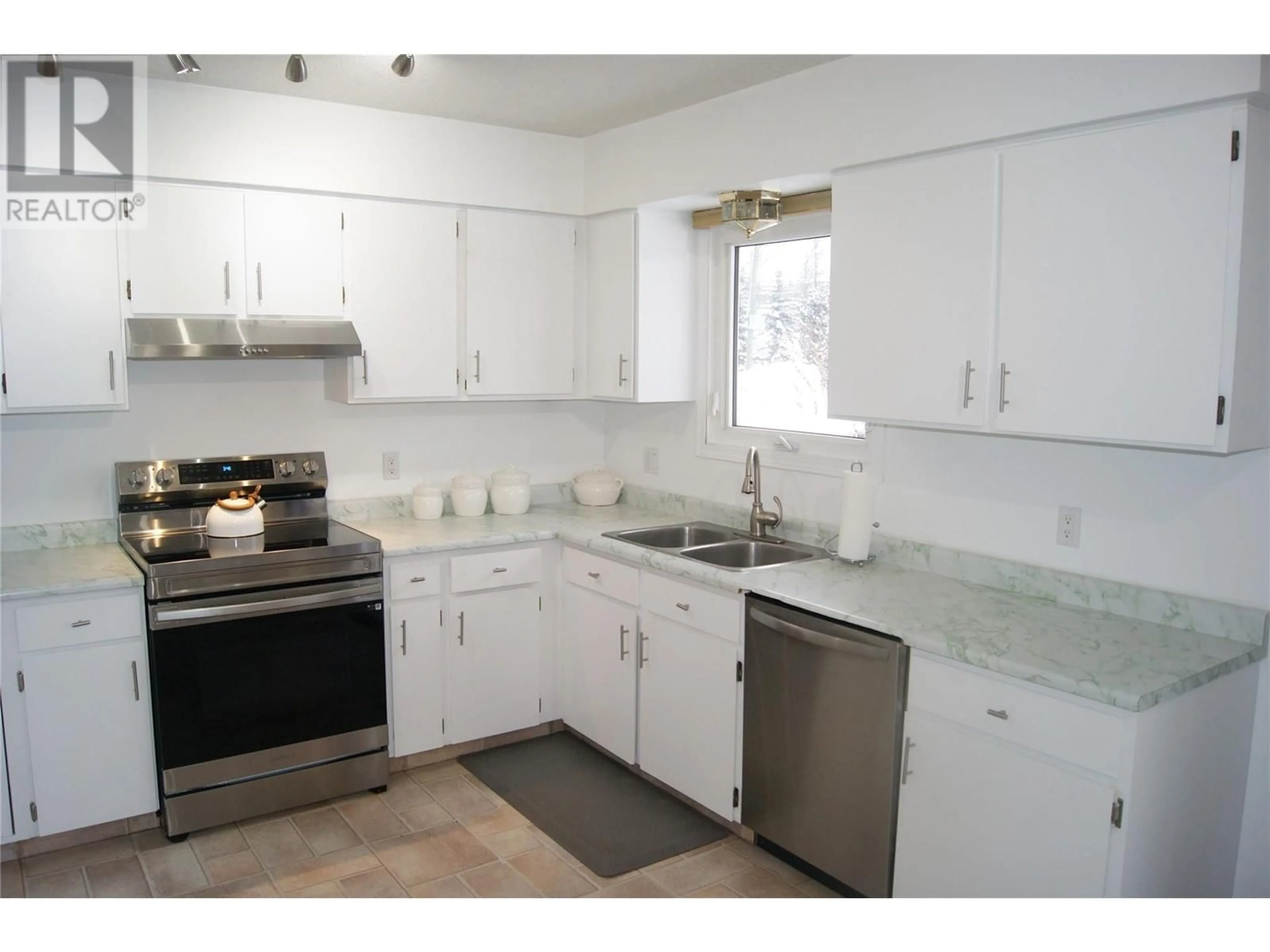 Standard kitchen, ceramic/tile floor for 62 100TH Avenue, Kimberley British Columbia V1A3A3