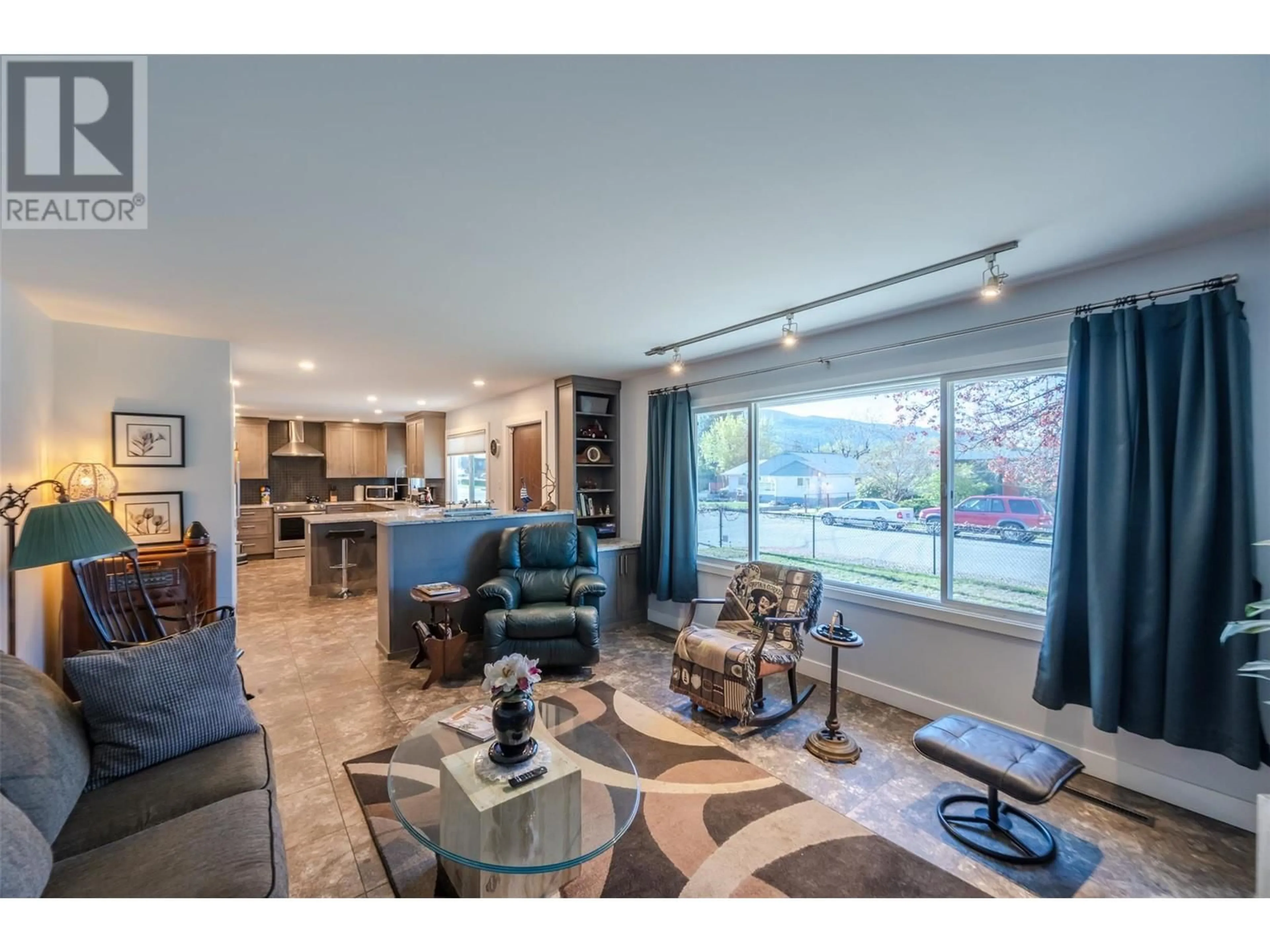 Living room with furniture, unknown for 71 Granby Place, Penticton British Columbia V2A2Z3