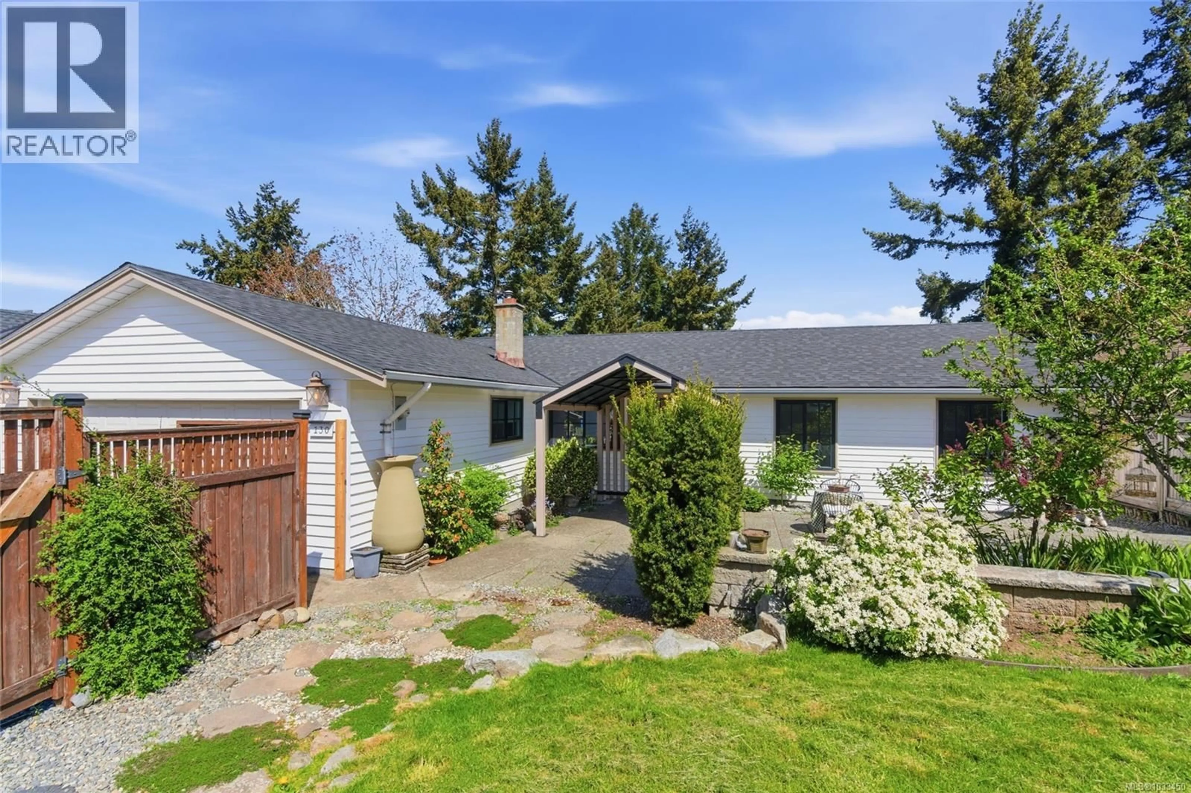 A pic from outside/outdoor area/front of a property/back of a property/a pic from drone, street for 130 HERITAGE DRIVE, Nanaimo British Columbia V9V1H8