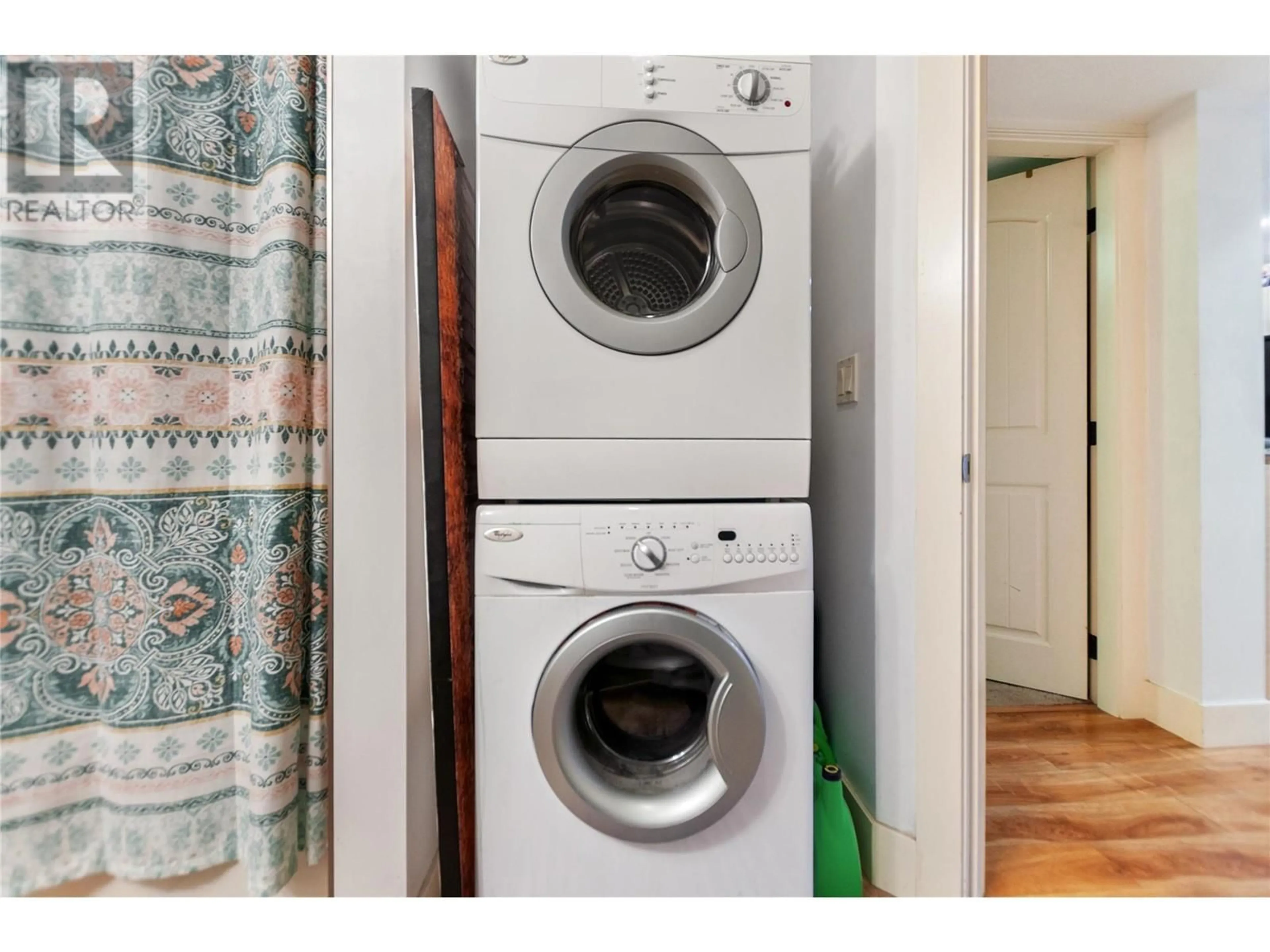 Laundry room for 741 CLEMENT AVENUE, Kelowna British Columbia V1Y7C9