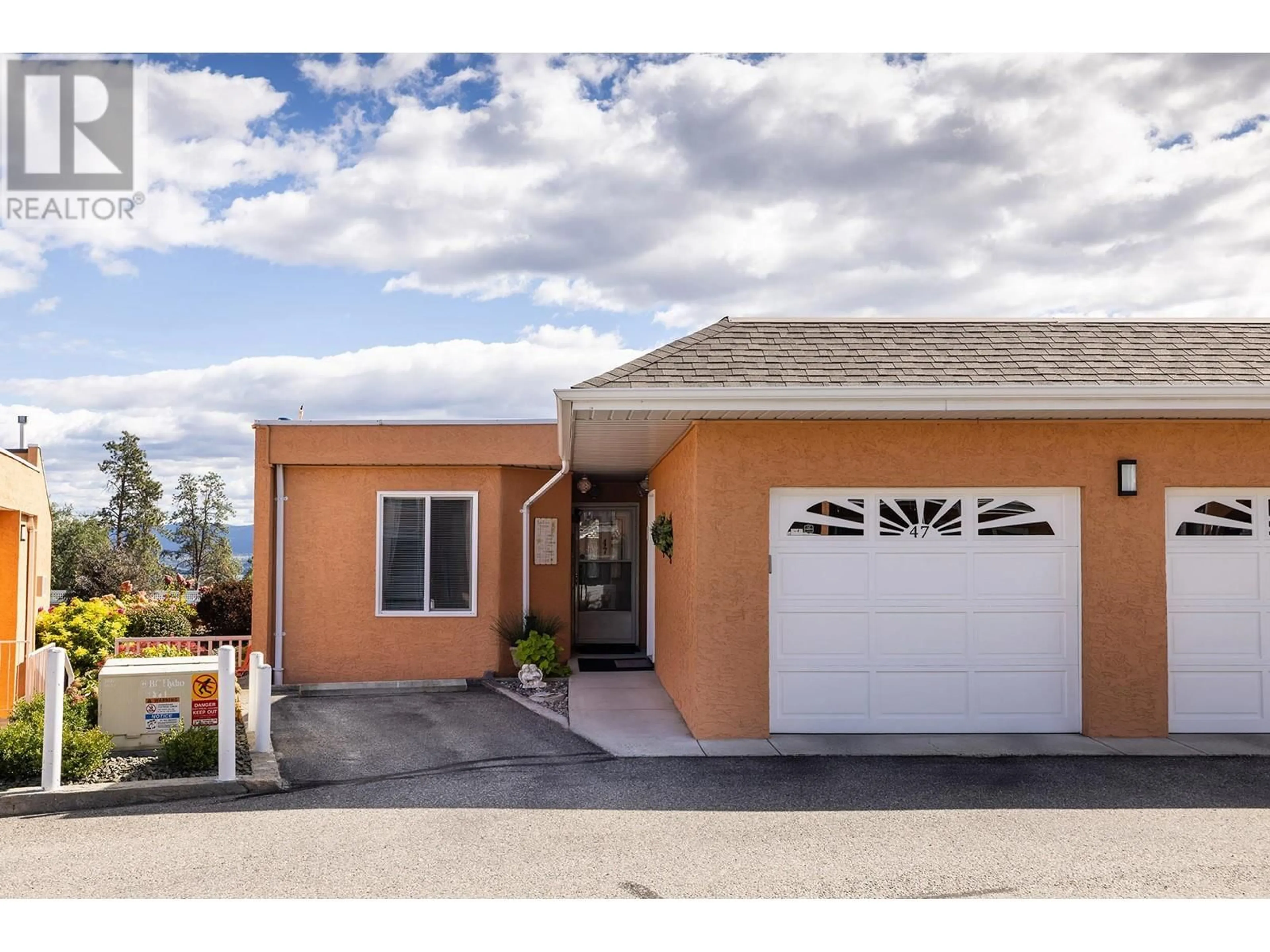 Home with vinyl exterior material, street for 2433 Ingram Road Unit# 47, West Kelowna British Columbia V4T1L4