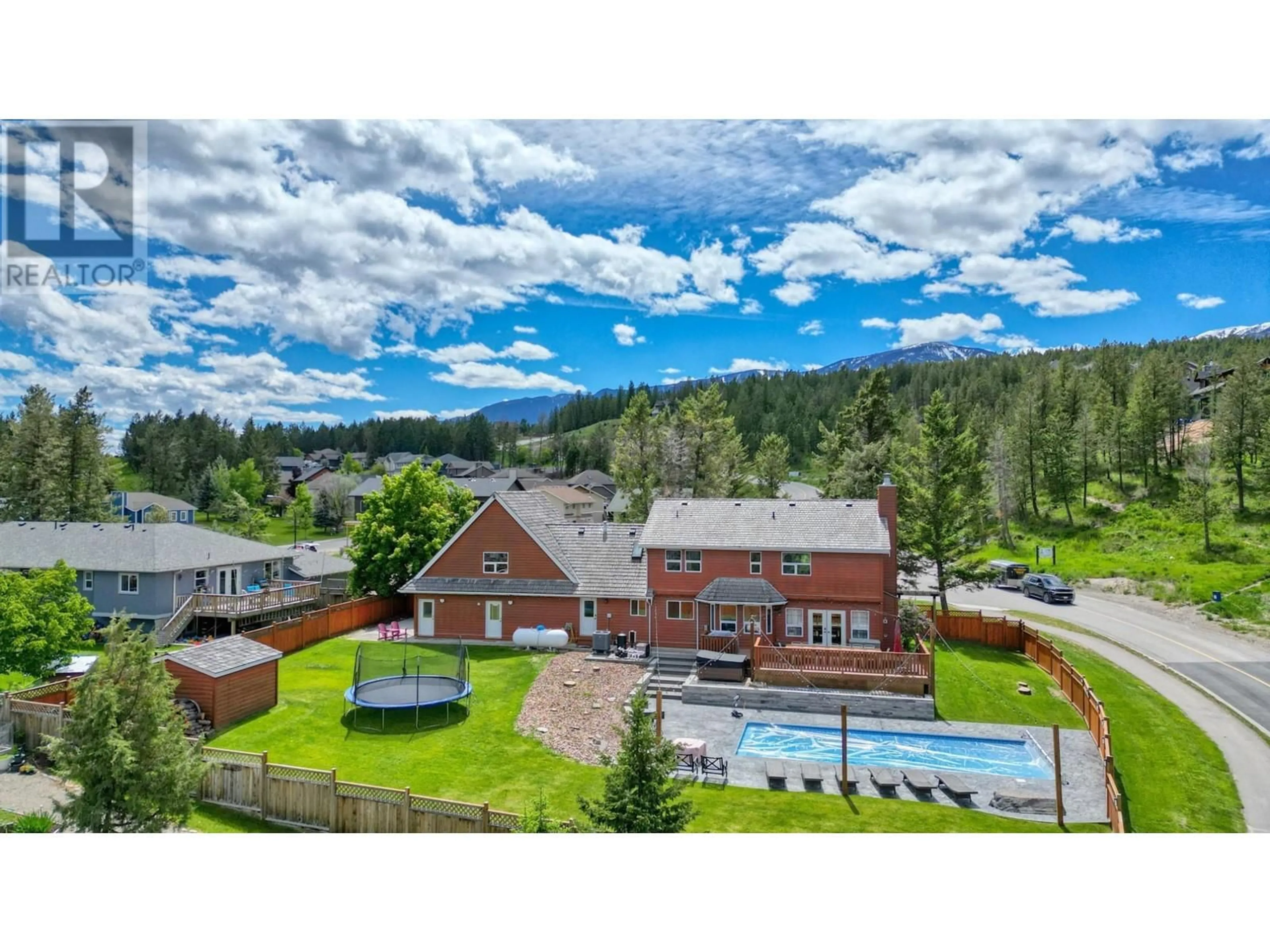 A pic from outside/outdoor area/front of a property/back of a property/a pic from drone, water/lake/river/ocean view for 945 WESTRIDGE Way, Invermere British Columbia V0A1K0