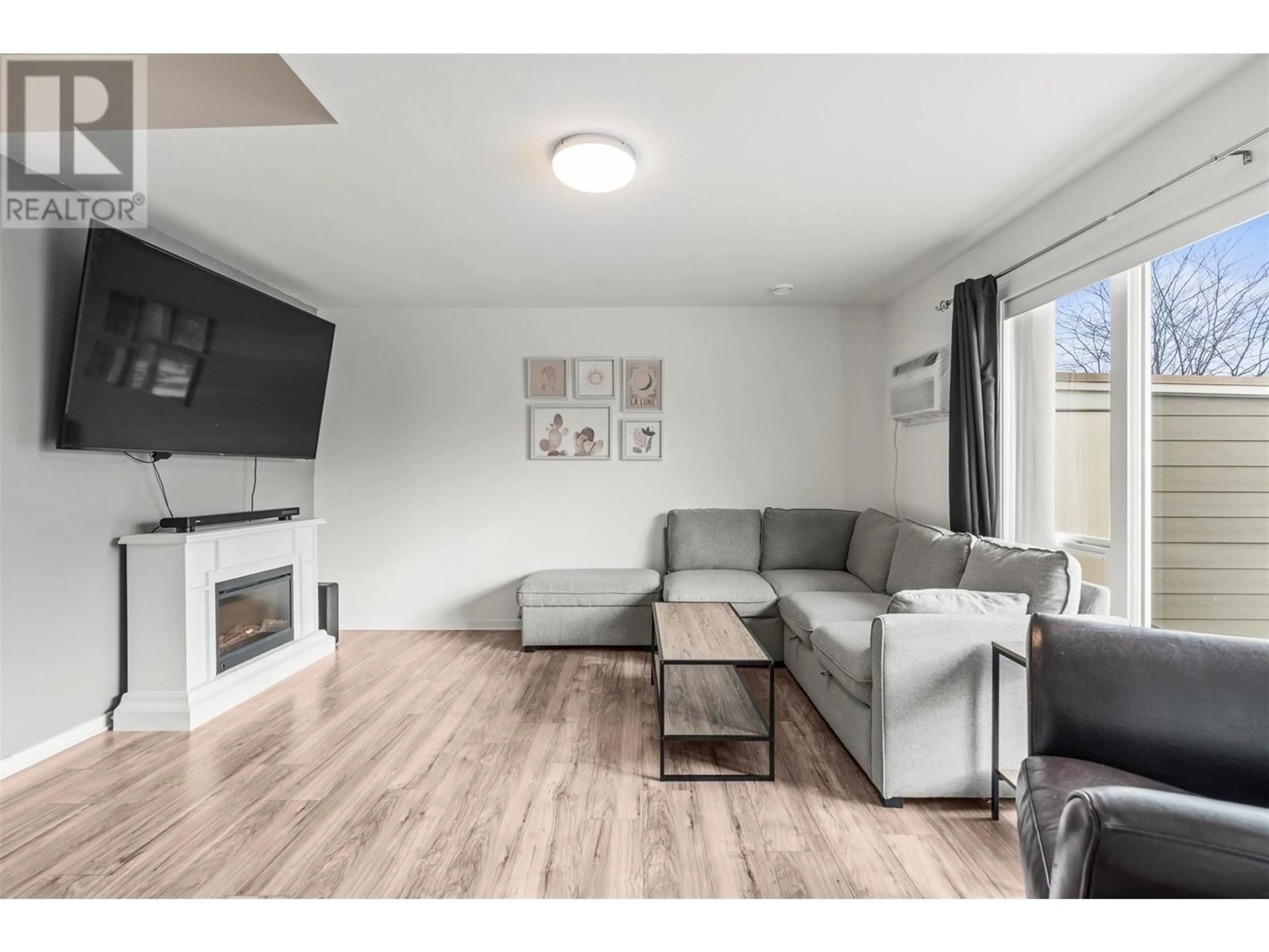 Living room with furniture, wood/laminate floor for 3800 40 Avenue Unit# 61, Vernon British Columbia V1T6S3