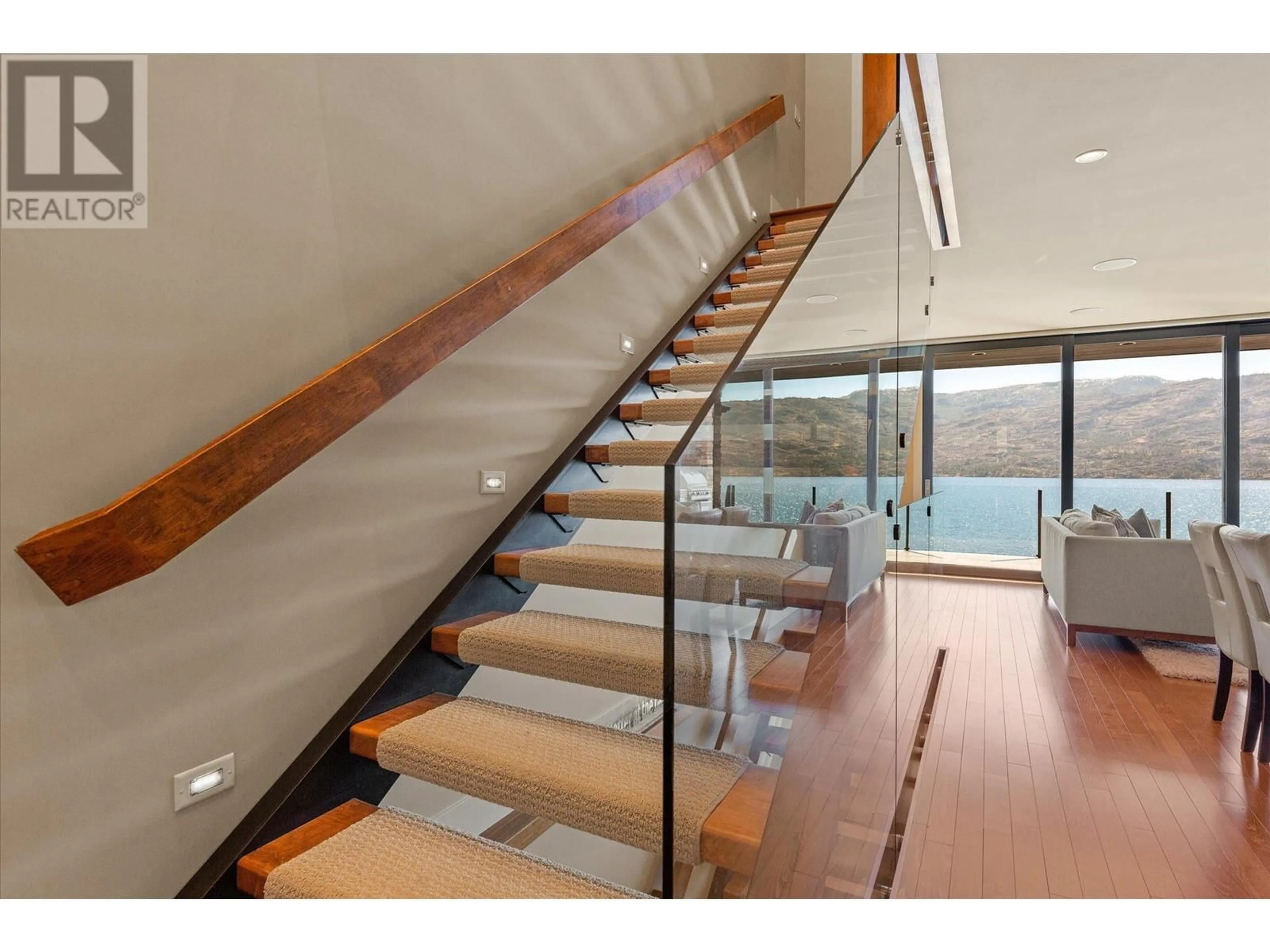 Stairs for 1 - 5235 BUCHANAN ROAD, Peachland British Columbia V0H1X1