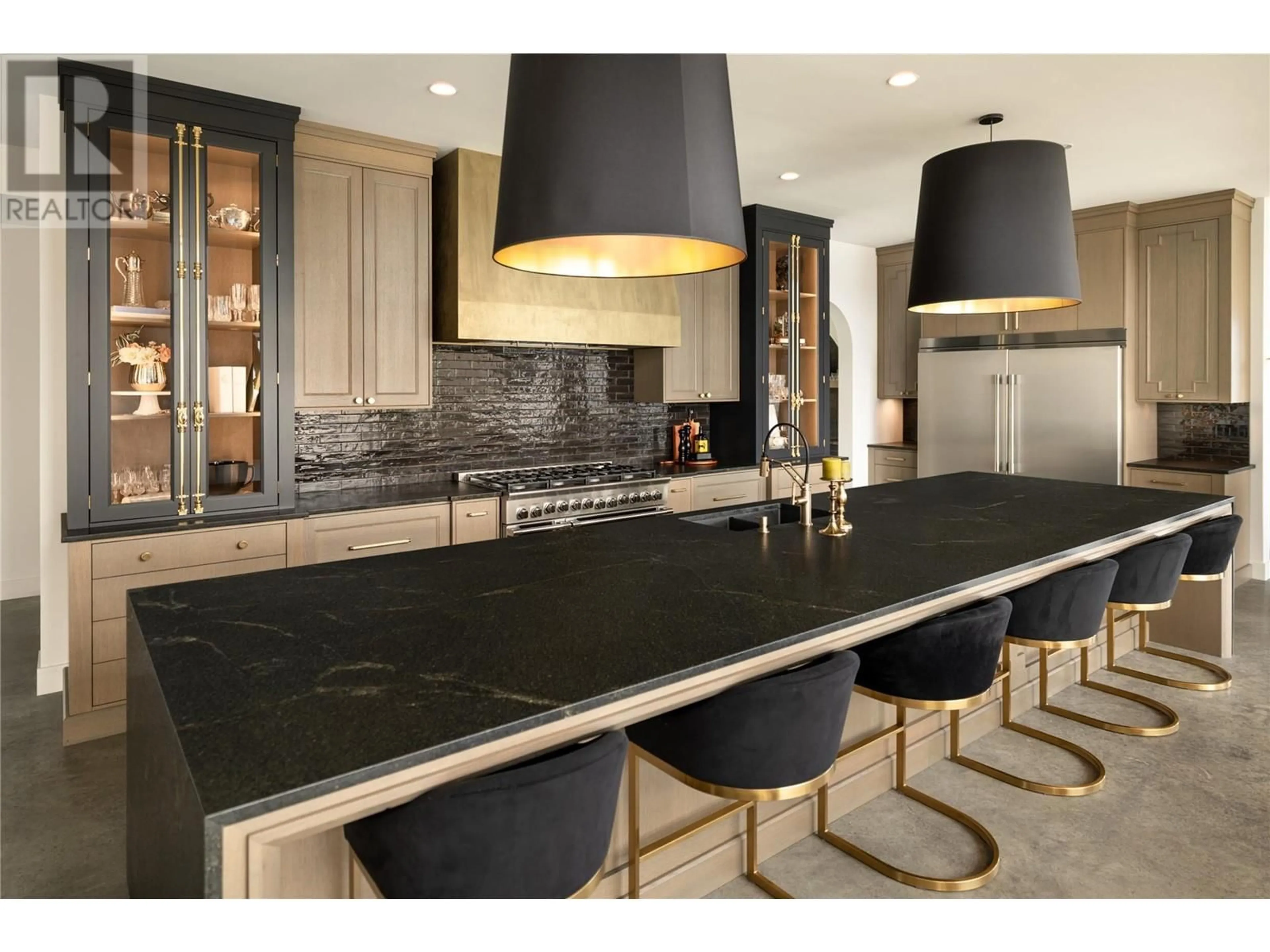 Contemporary kitchen, unknown for 120 SUNSET BOULEVARD, Vernon British Columbia V1H1T7
