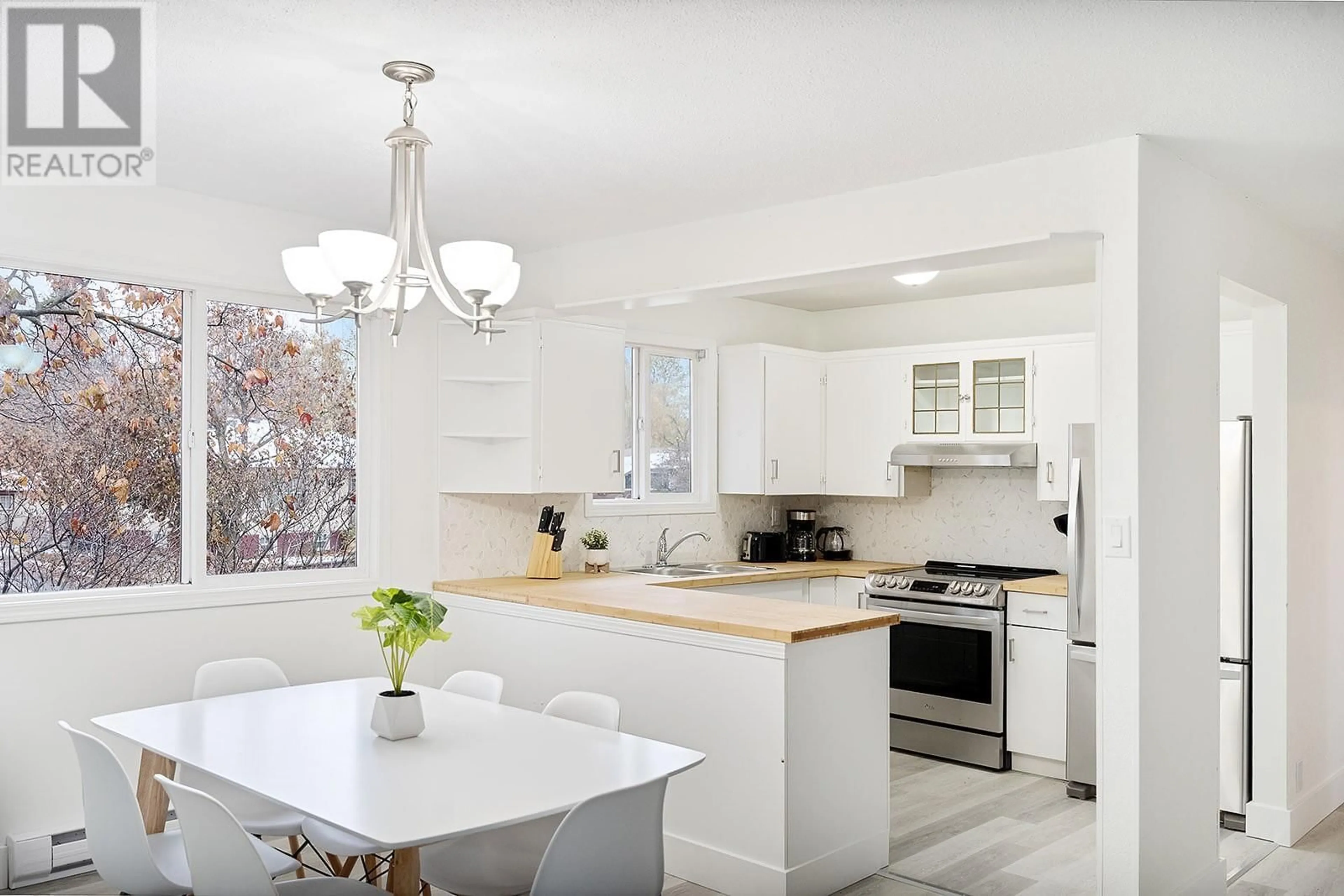 Open concept kitchen, ceramic/tile floor for 2009-2011 Richter Street, Kelowna British Columbia V1Y2N4