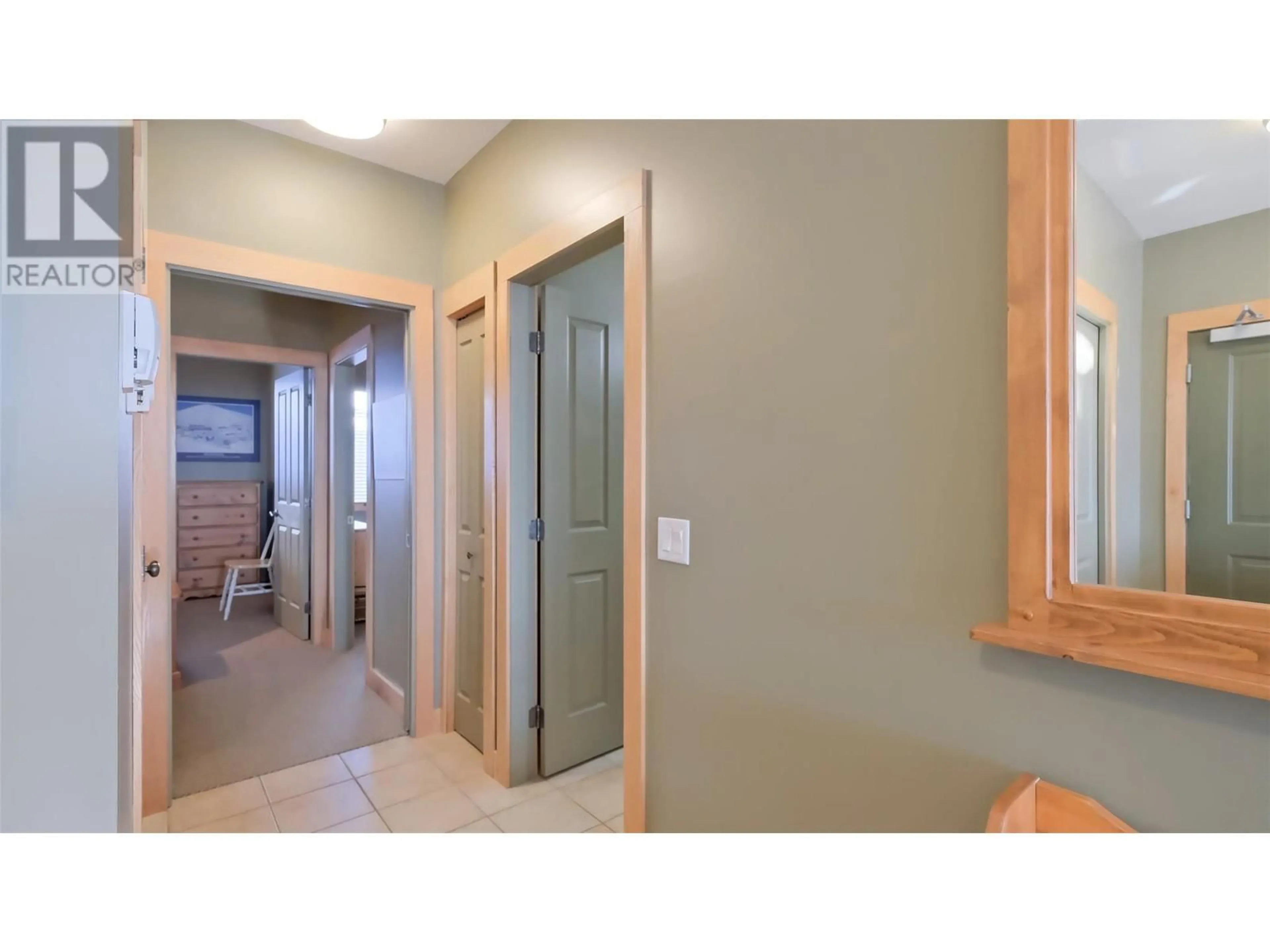 Indoor entryway for 7650 Porcupine Road Unit# 2, Big White British Columbia V1P1P3