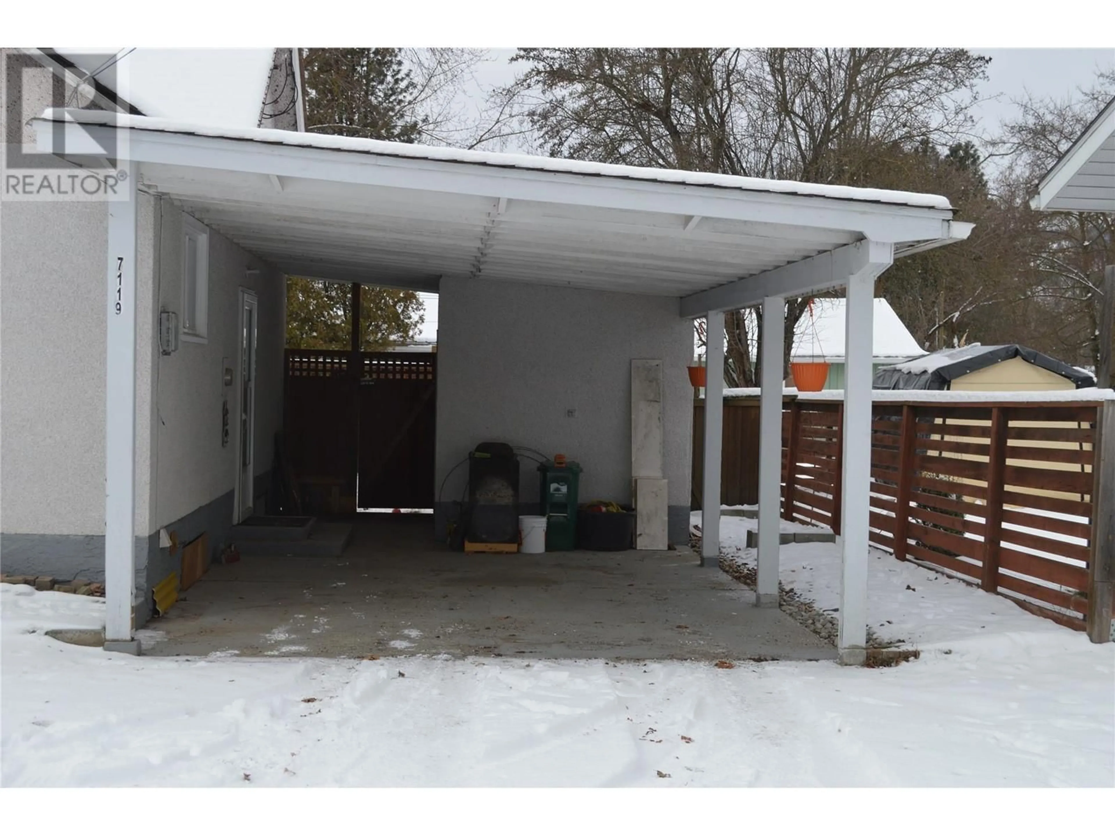 Indoor garage for 7119 10th Street, Grand Forks British Columbia V0H1H0