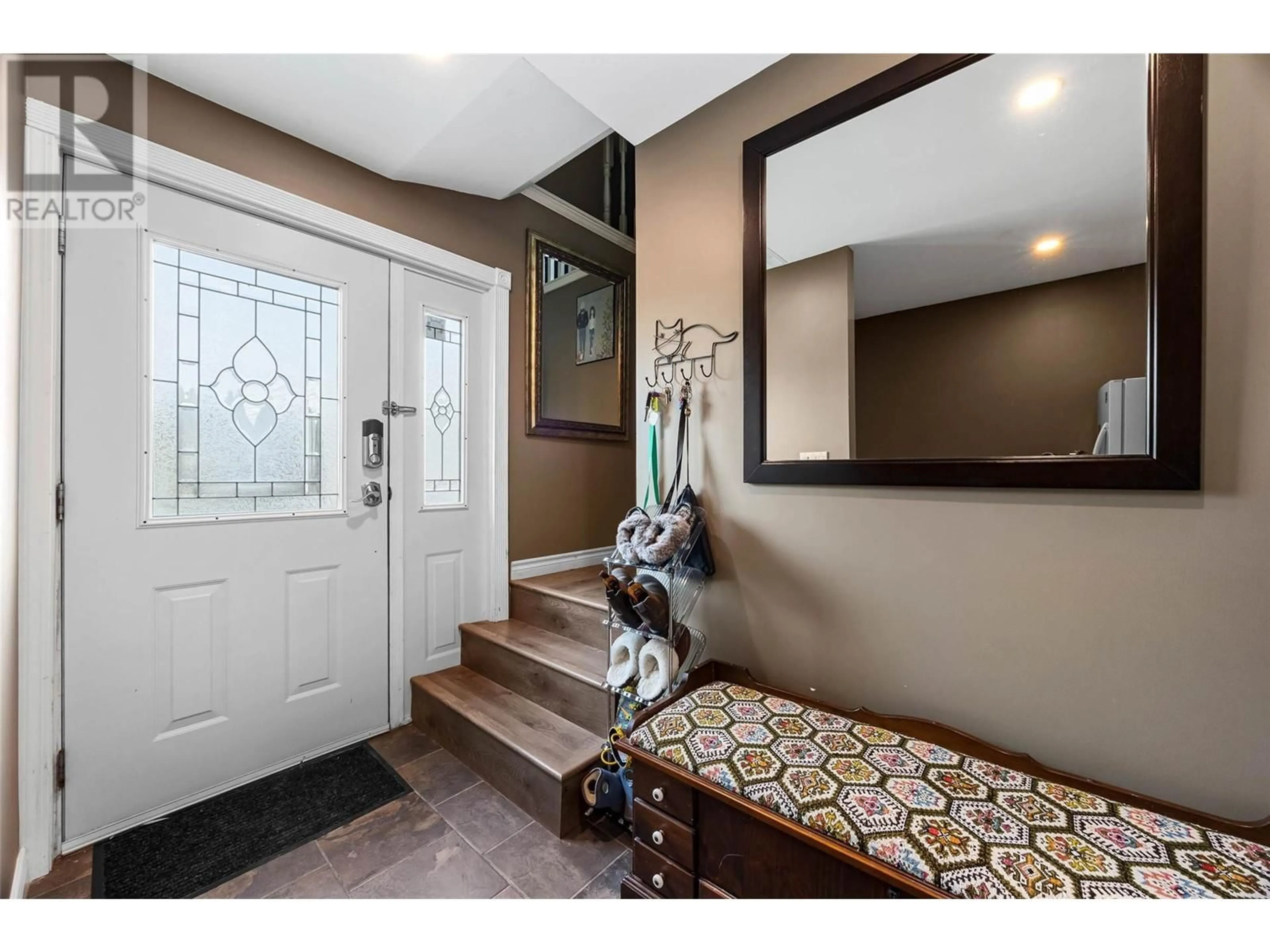 Indoor entryway for 813 MCQUEEN Drive, Kamloops British Columbia V2B7X8