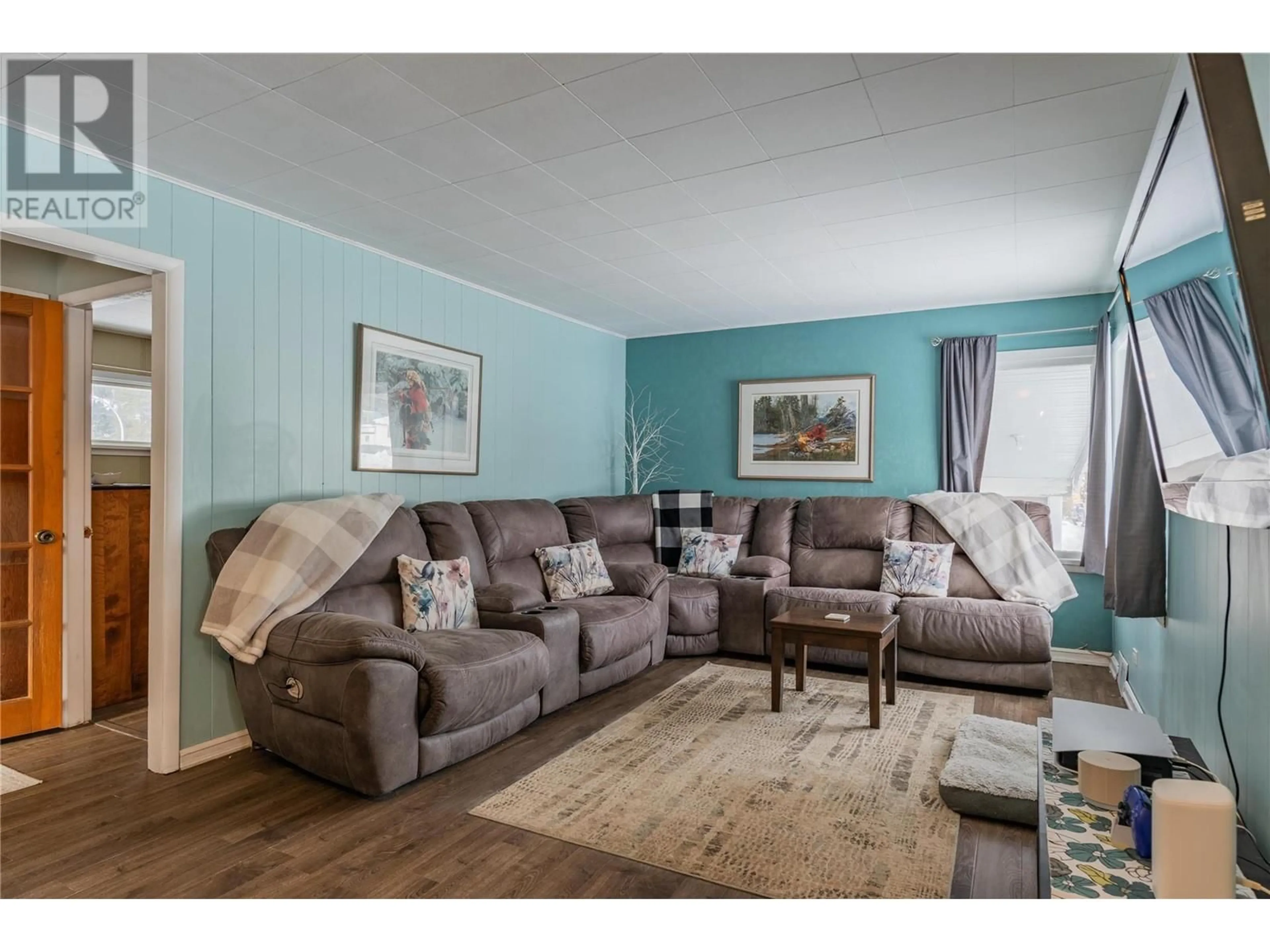 Living room with furniture, wood/laminate floor for 1807 Columbia Gardens Road, Fruitvale British Columbia V0G1L0