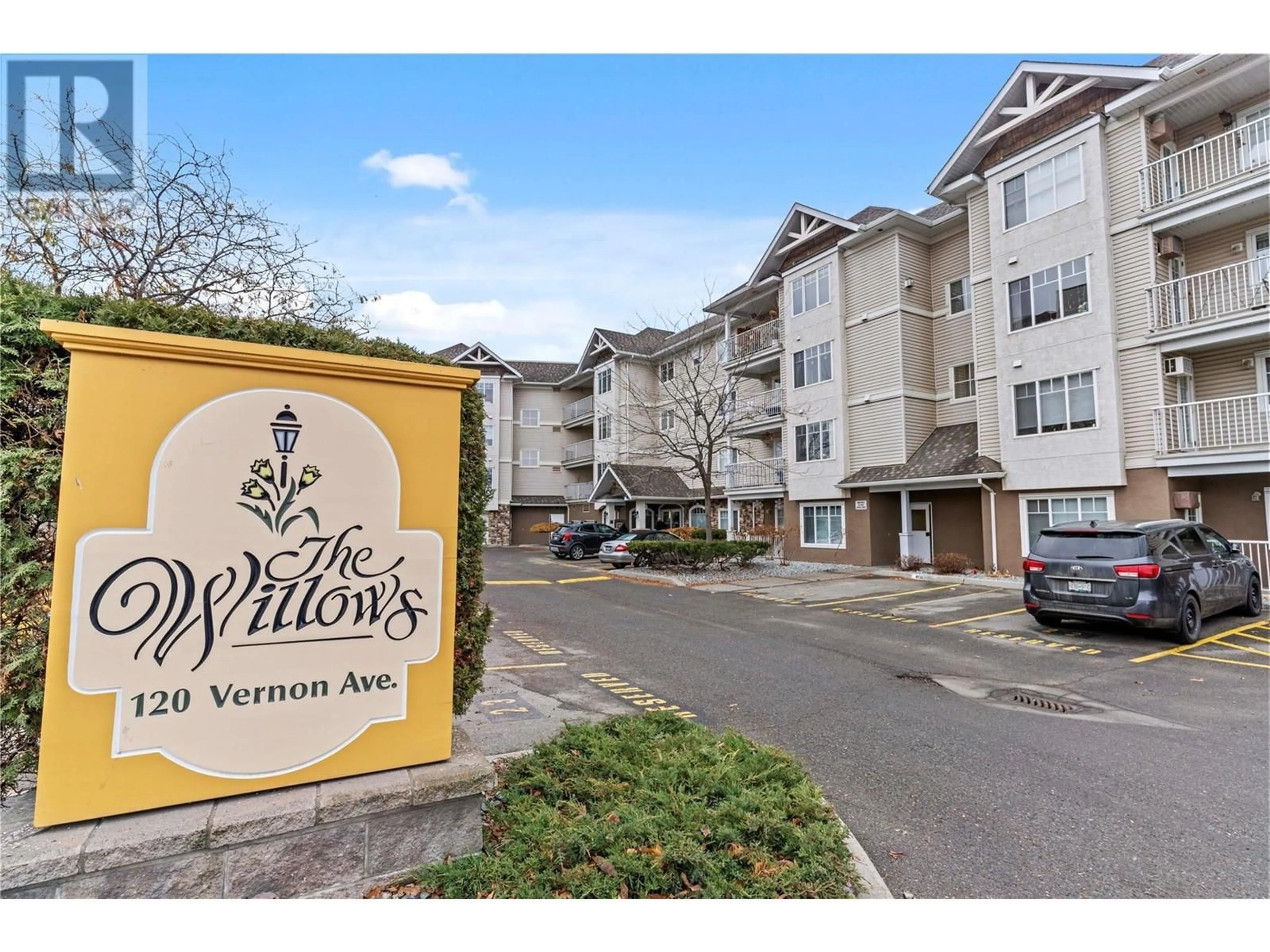 Indoor foyer for 120 Vernon Avenue Unit# 204, Kamloops British Columbia V2B1L6