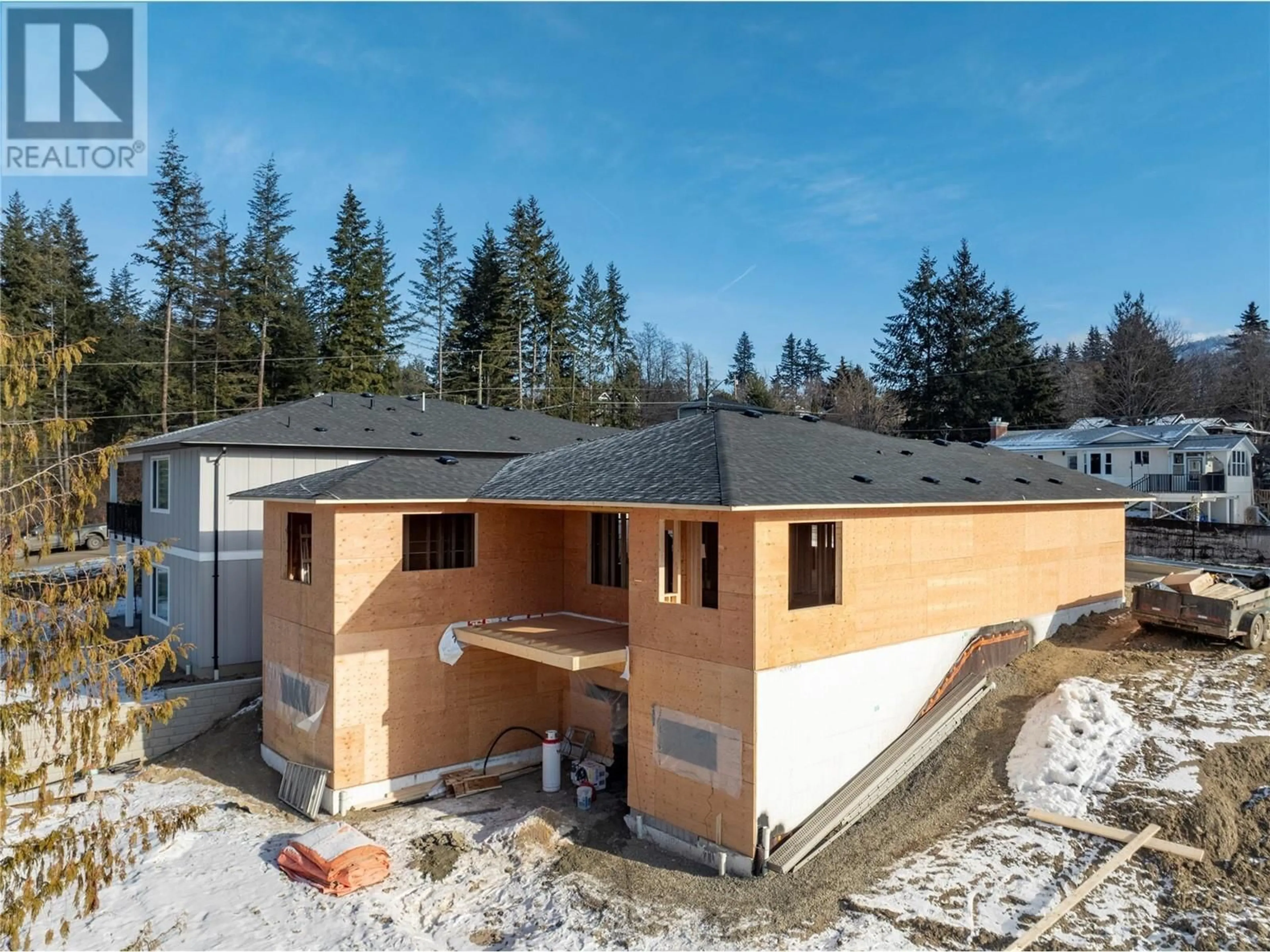 Home with vinyl exterior material, building for 2971 27 Street NE, Salmon Arm British Columbia V1E2Z7