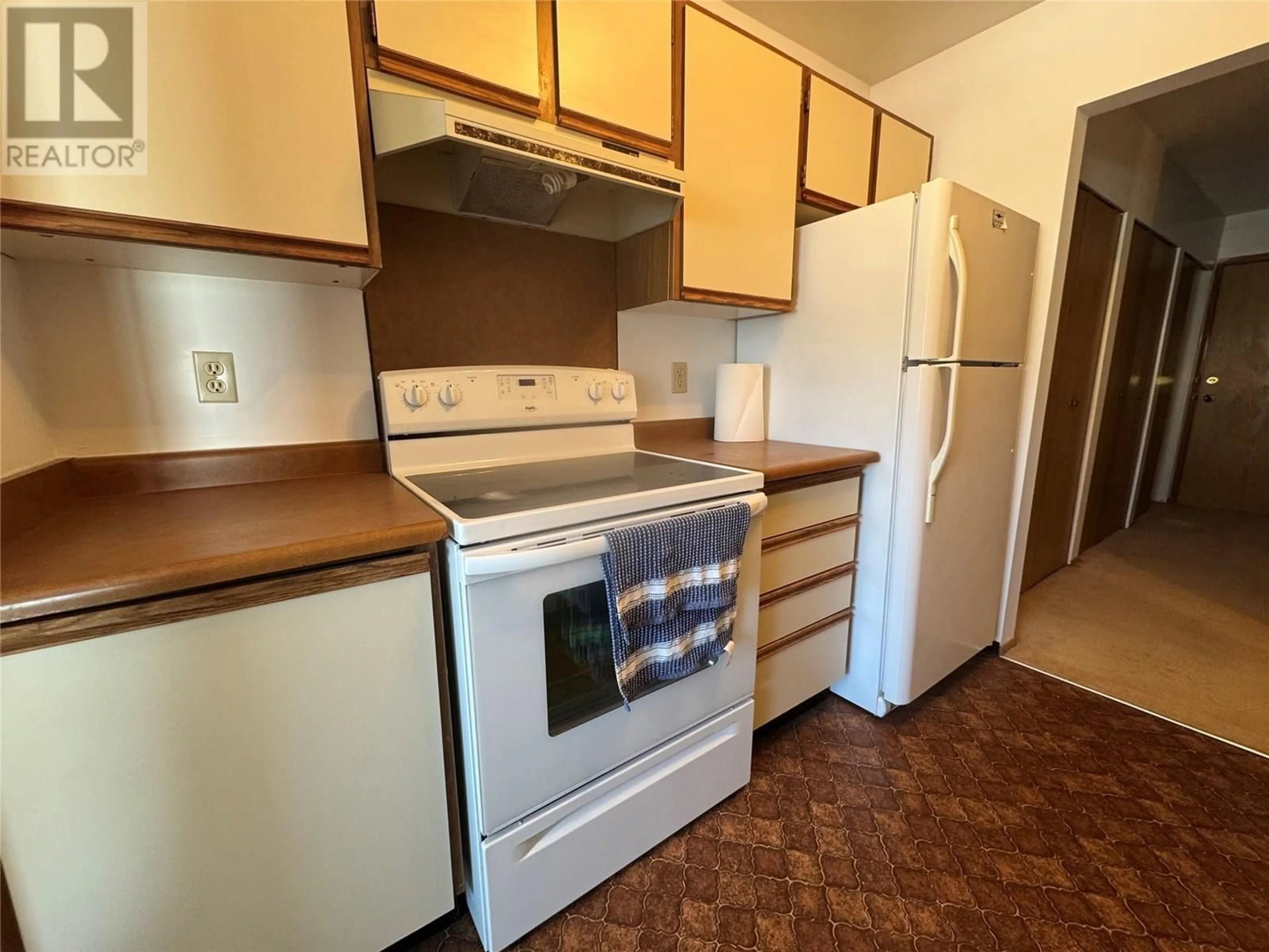 Standard kitchen, unknown for 317 - 340 NORTHGATE OTHER, Tumbler Ridge British Columbia V0C2W0