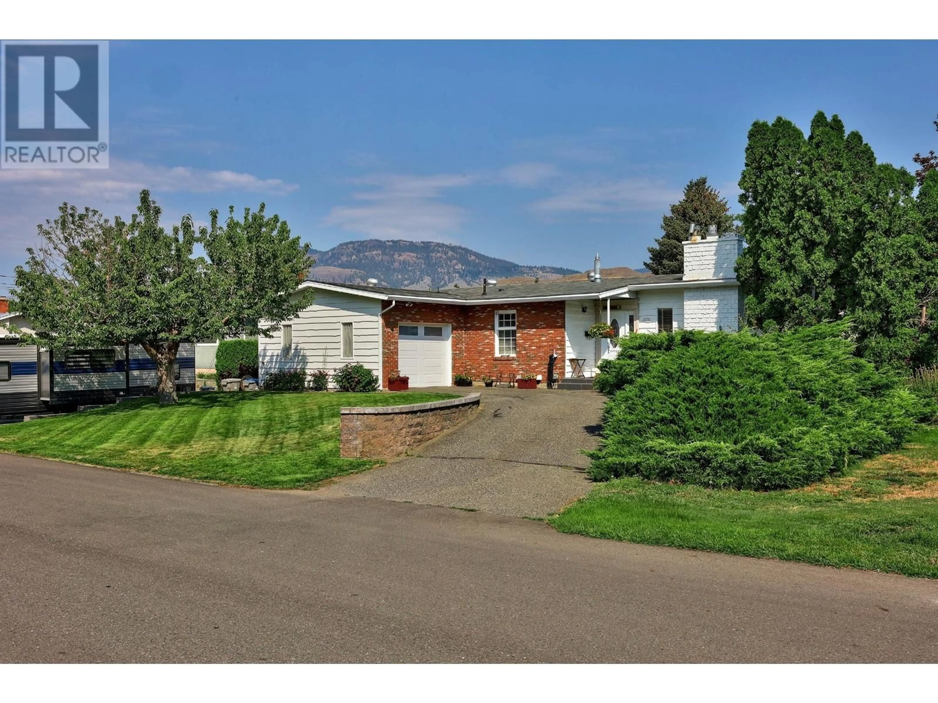 A pic from outside/outdoor area/front of a property/back of a property/a pic from drone, mountain view for 2370 GREENFIELD Avenue, Kamloops British Columbia V2B4P4