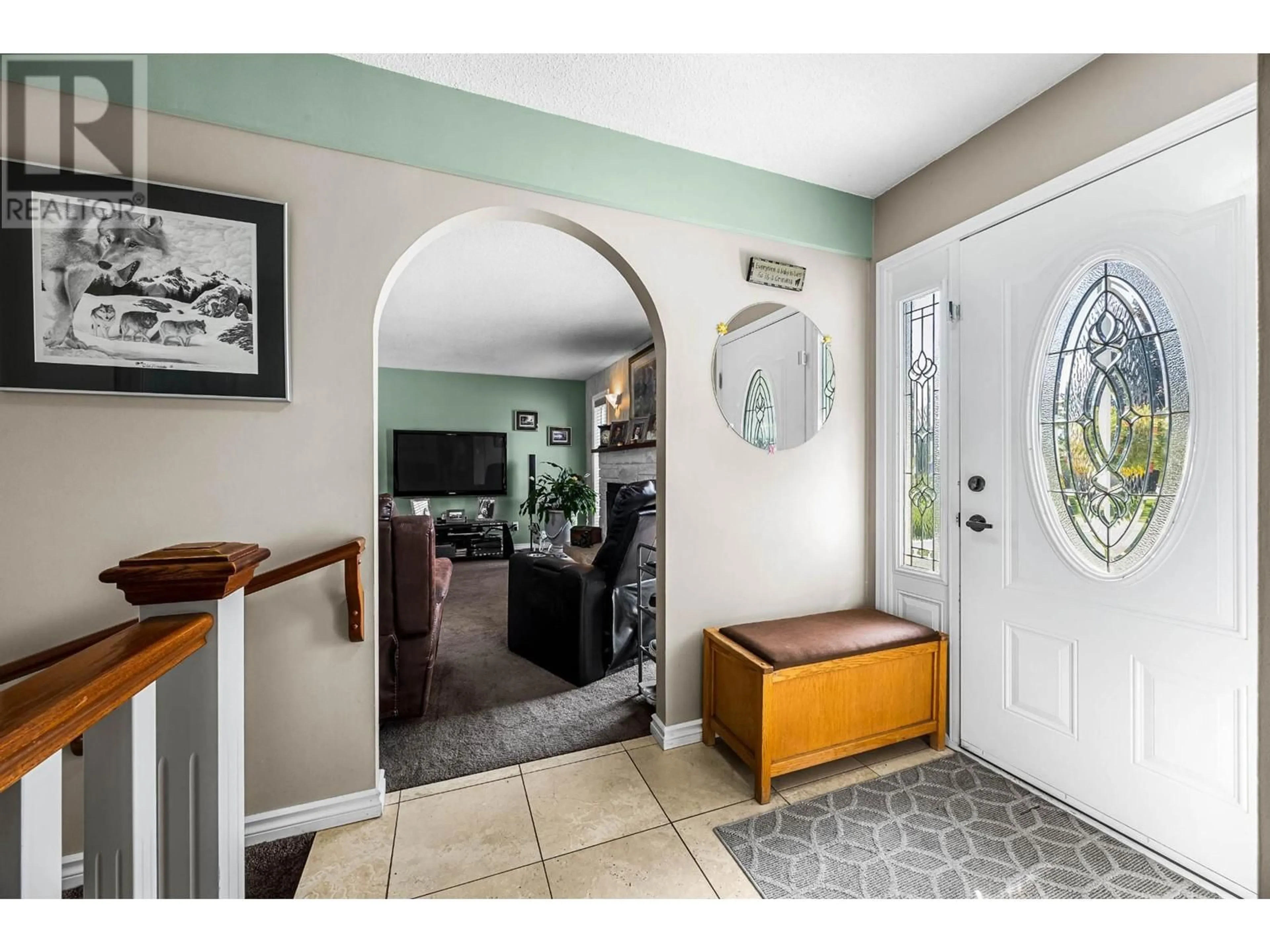 Indoor entryway for 2370 GREENFIELD Avenue, Kamloops British Columbia V2B4P4