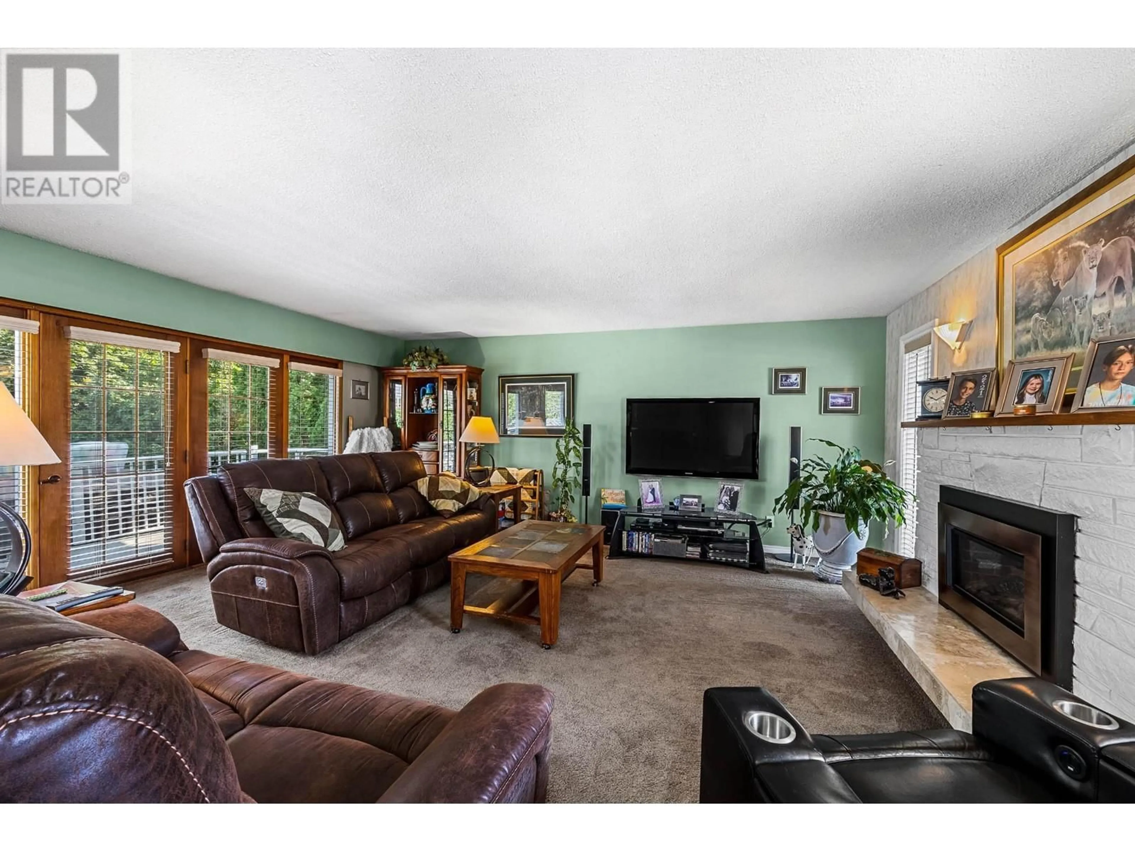 Living room with furniture, unknown for 2370 GREENFIELD Avenue, Kamloops British Columbia V2B4P4