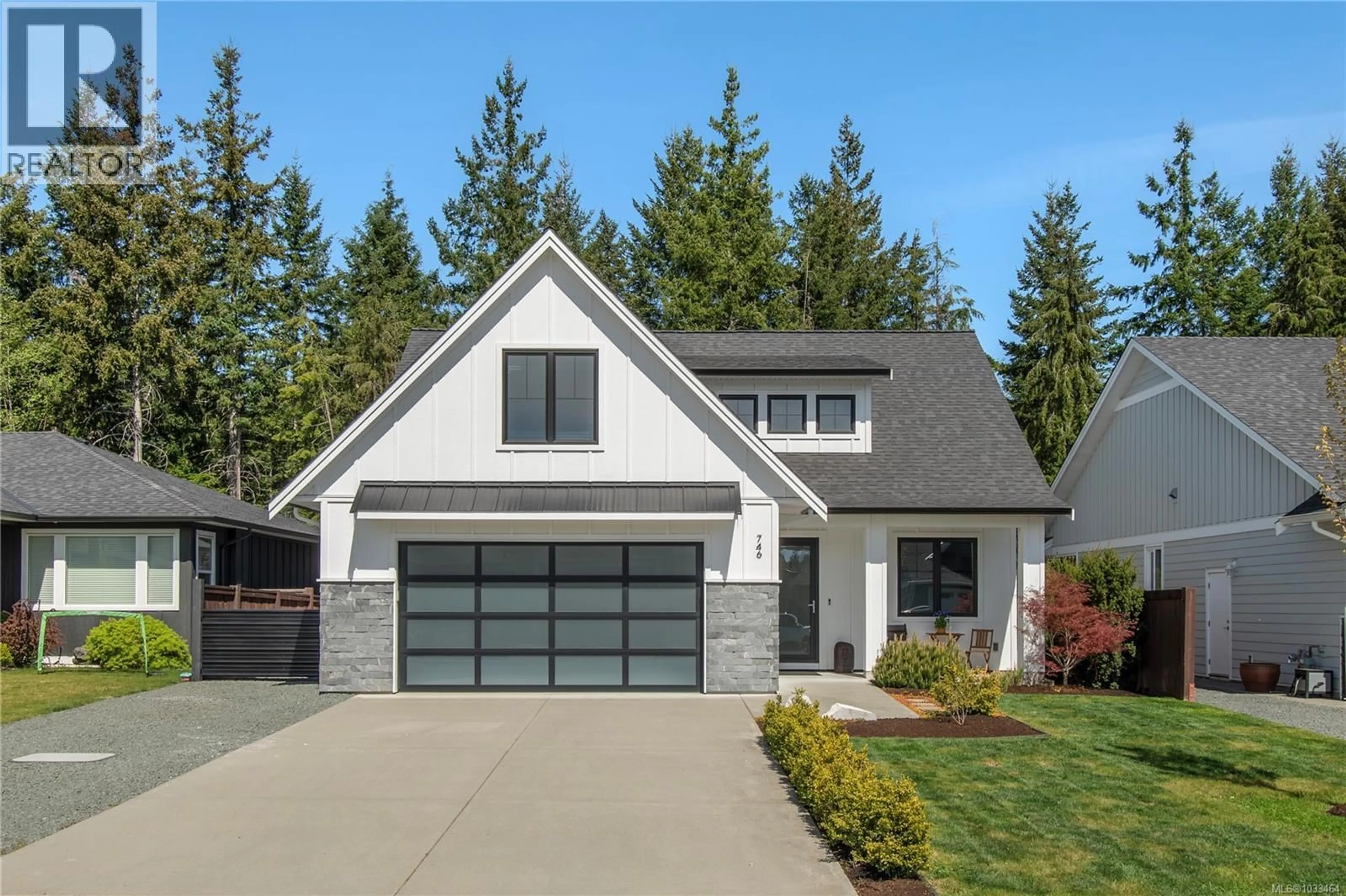 Home with vinyl exterior material, street for 746 SALAL STREET, Campbell River British Columbia V9H0E6