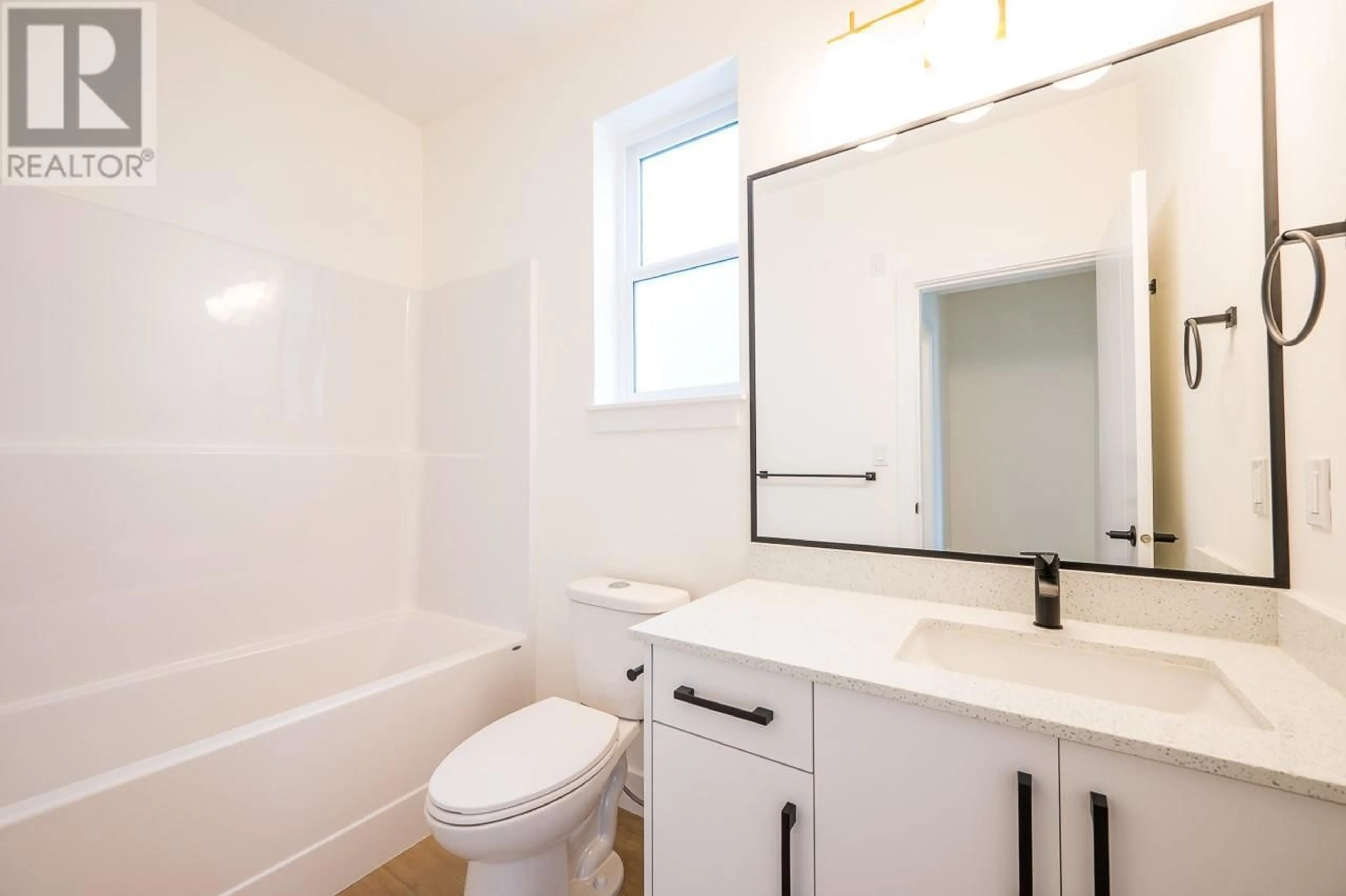 Standard bathroom, ceramic/tile floor for 2648 TRANQUILLE Road Unit# 113, Kamloops British Columbia V2B3P1