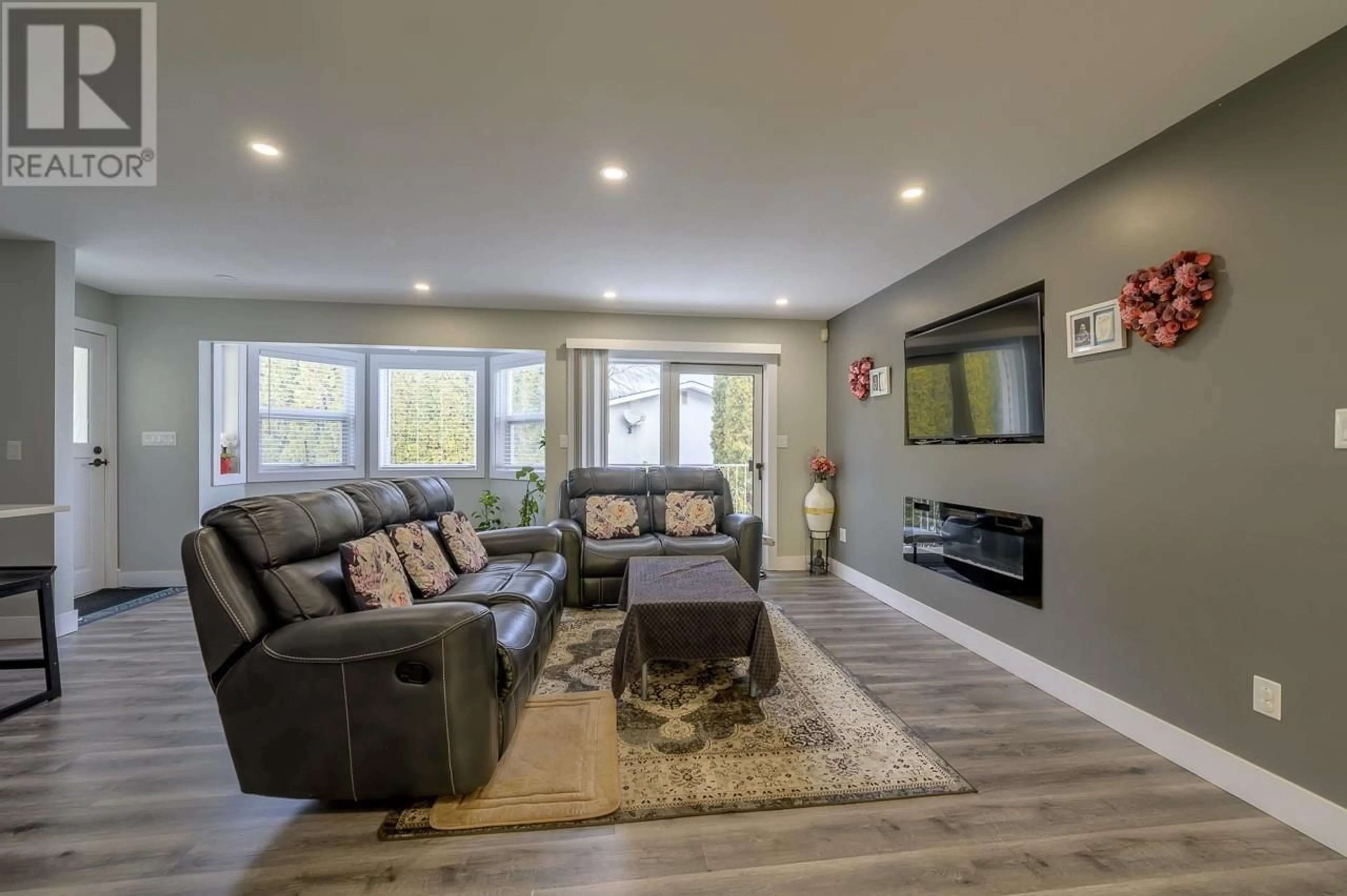 Living room with furniture, unknown for 131 FORT AVENUE, Kamloops British Columbia V2B1G9