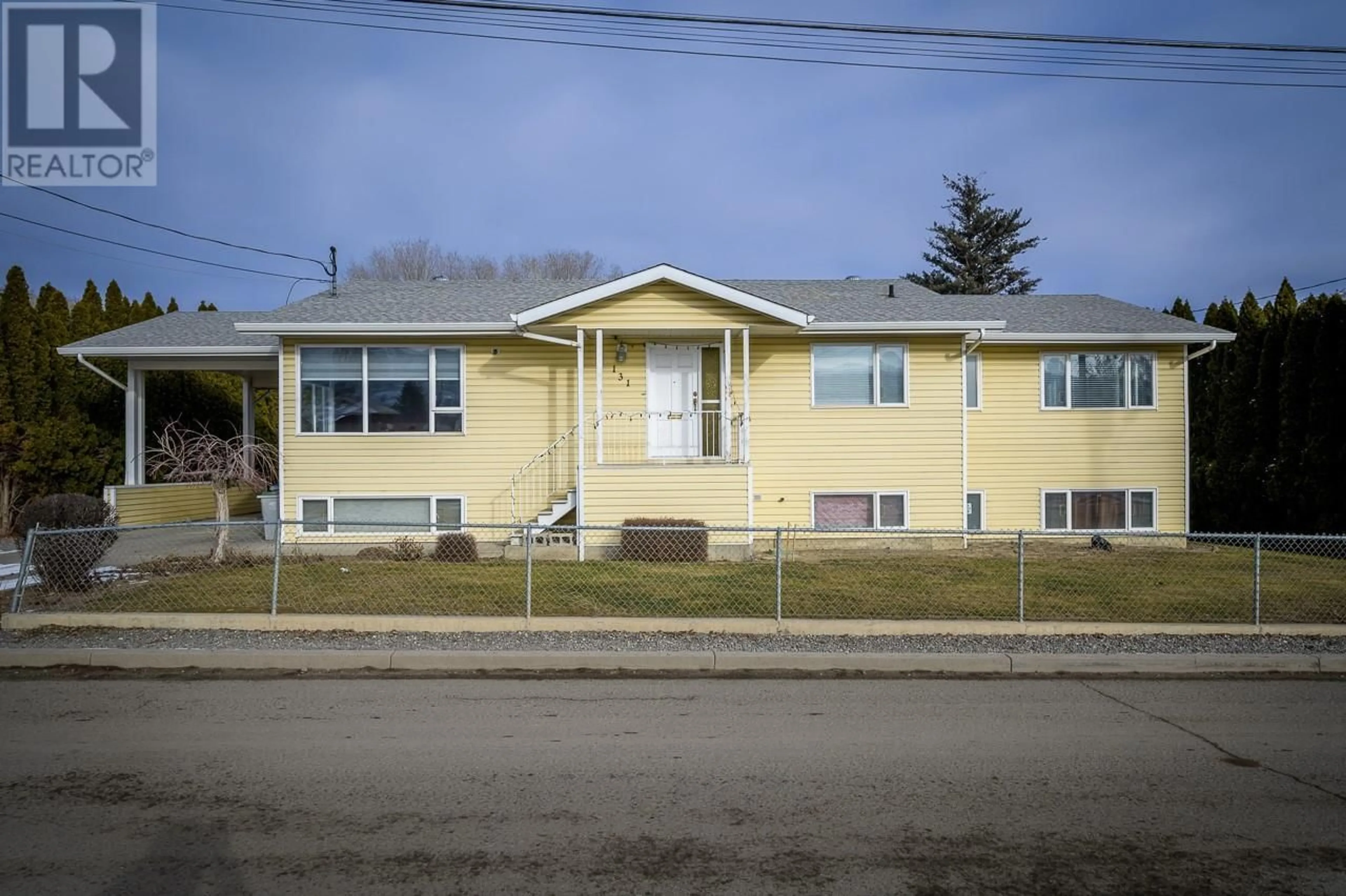 Home with vinyl exterior material, street for 131 FORT Avenue, Kamloops British Columbia V2B1G9