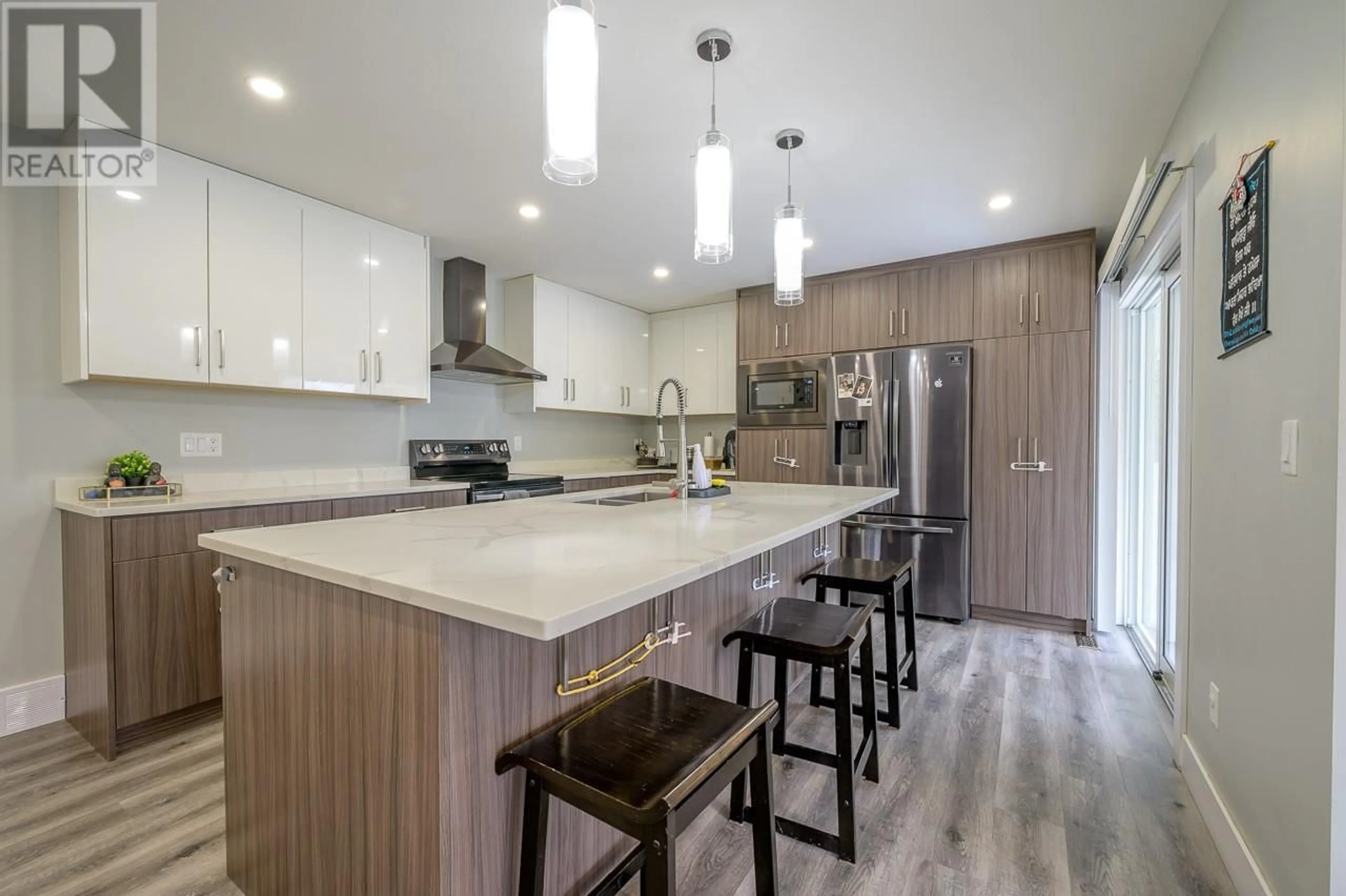 Open concept kitchen, wood/laminate floor for 131 FORT Avenue, Kamloops British Columbia V2B1G9