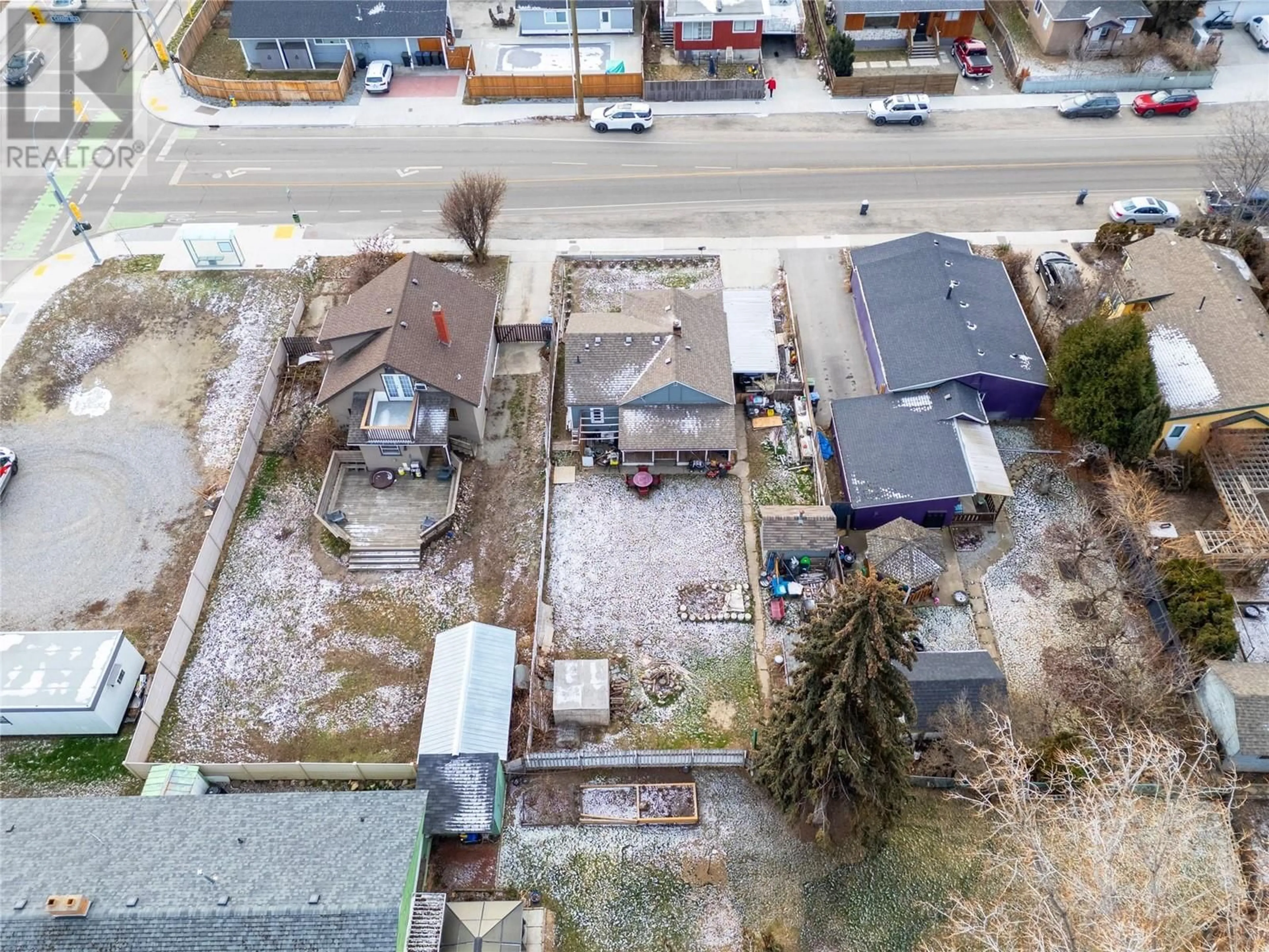 A pic from outside/outdoor area/front of a property/back of a property/a pic from drone, street for 878 Cadder Avenue, Kelowna British Columbia V1Y5N6