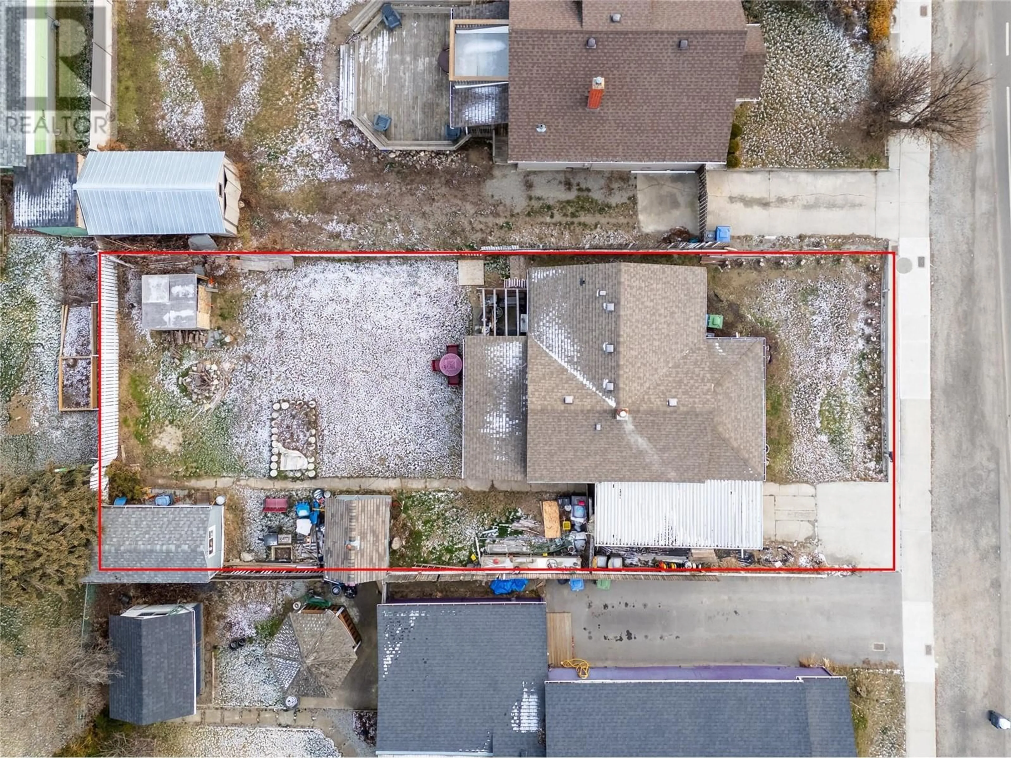 A pic from outside/outdoor area/front of a property/back of a property/a pic from drone, street for 878 Cadder Avenue, Kelowna British Columbia V1Y5N6