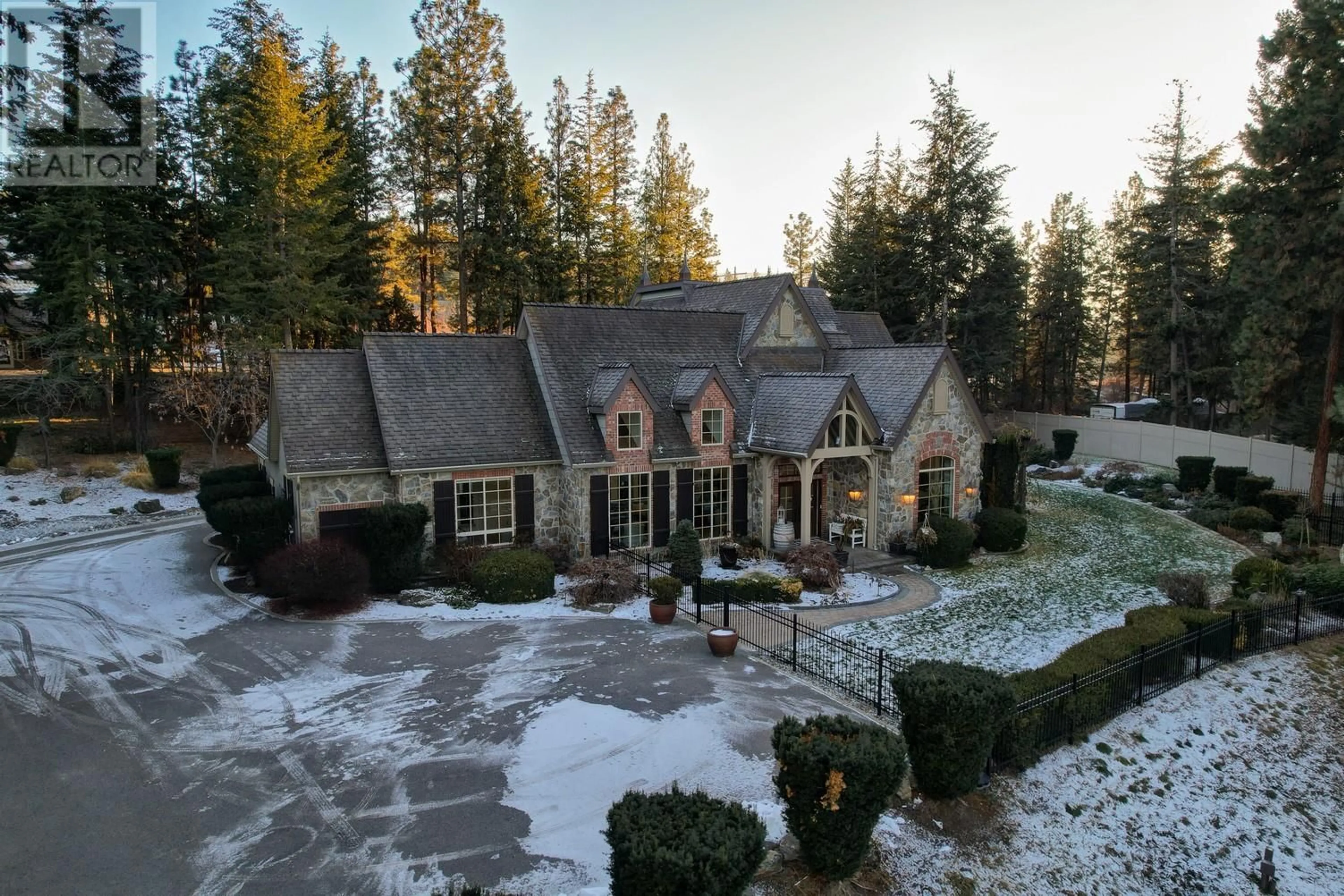 A pic from outside/outdoor area/front of a property/back of a property/a pic from drone, mountain view for 2957 HARVARD ROAD, Kelowna British Columbia V1W4C2