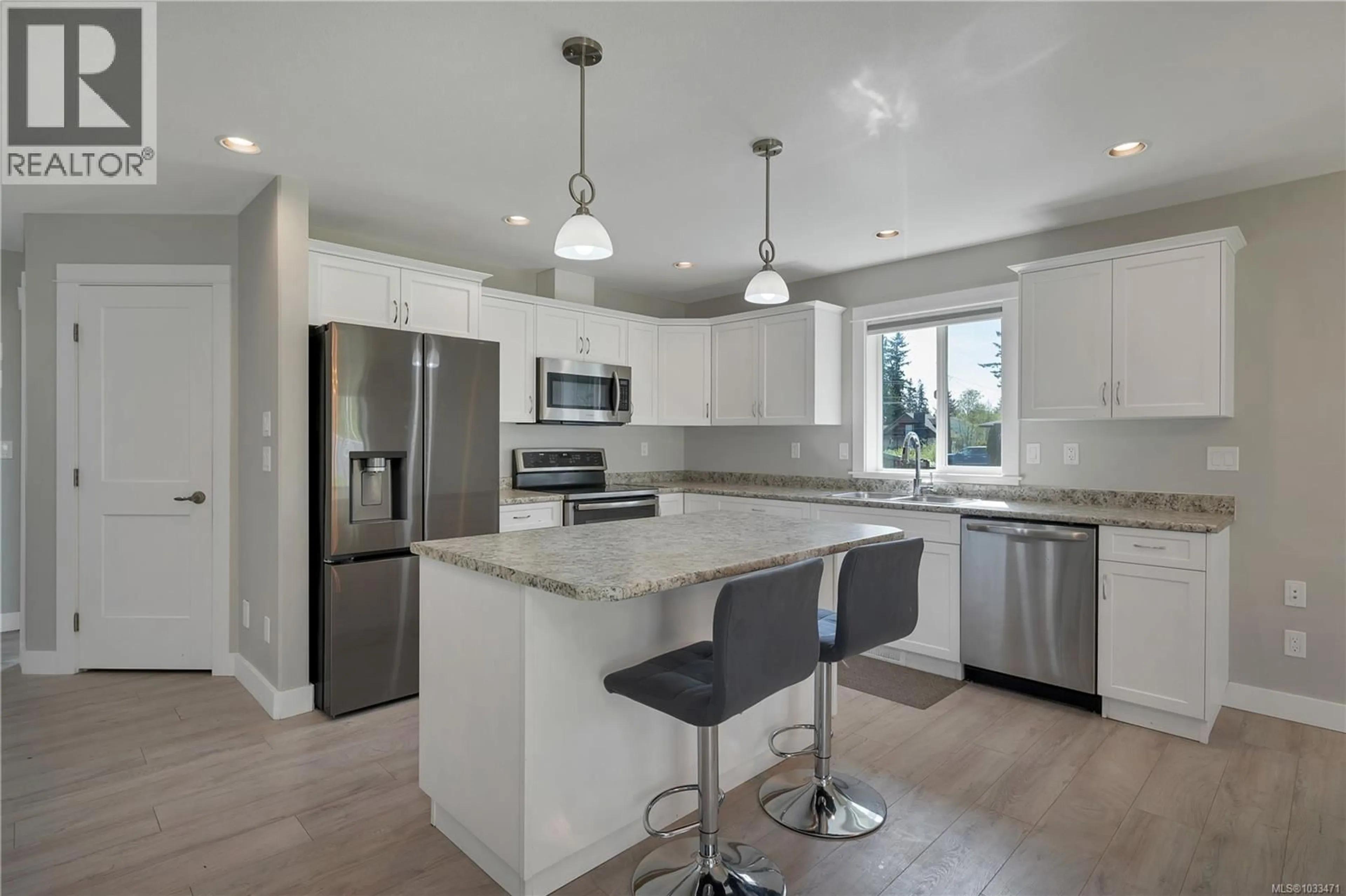 Unknown for 3965 LEEMING ROAD, Campbell River British Columbia V9H1H2