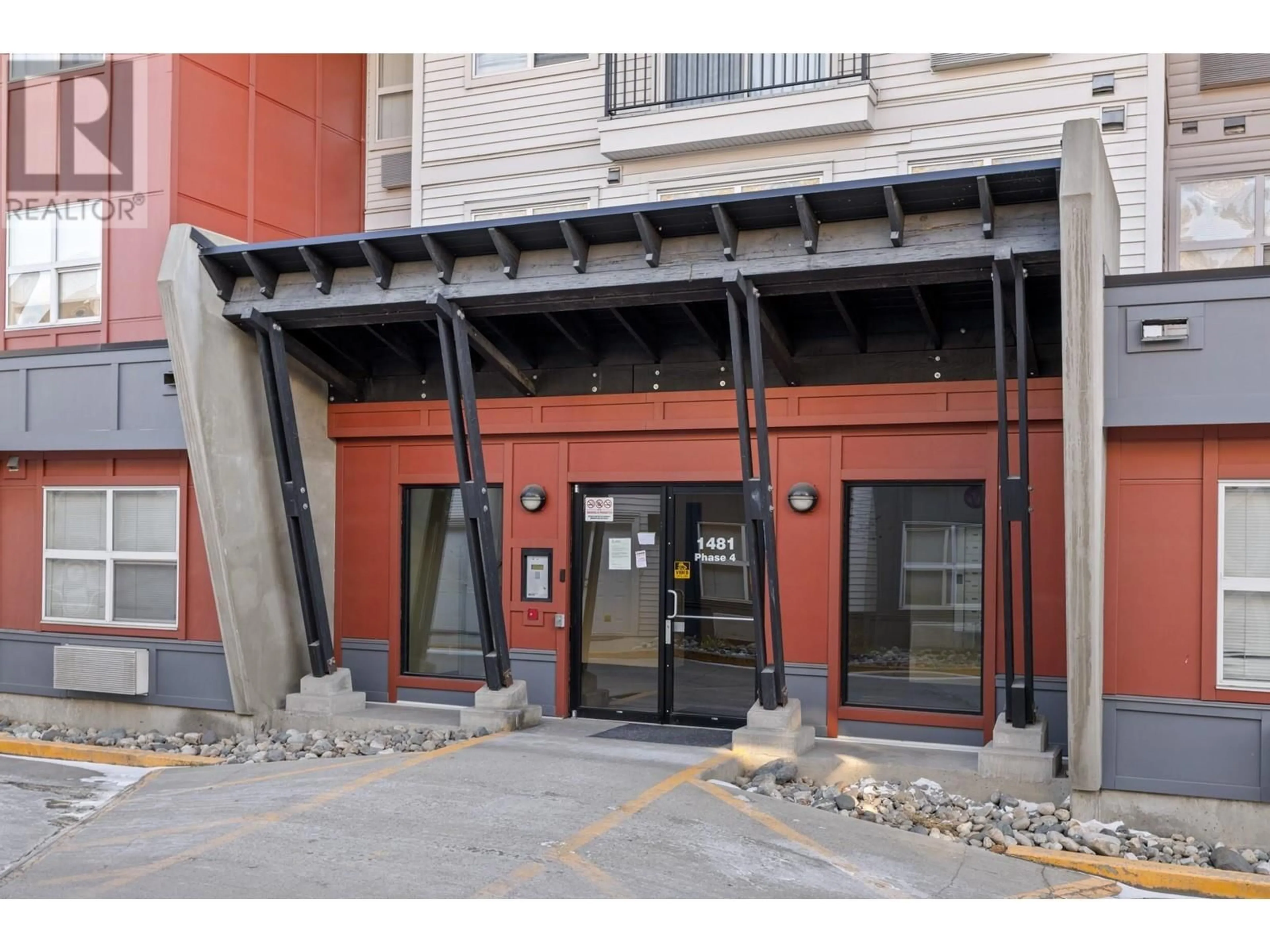 Indoor foyer for 201 - 1481 GLENMORE ROAD, Kelowna British Columbia V1V2C5