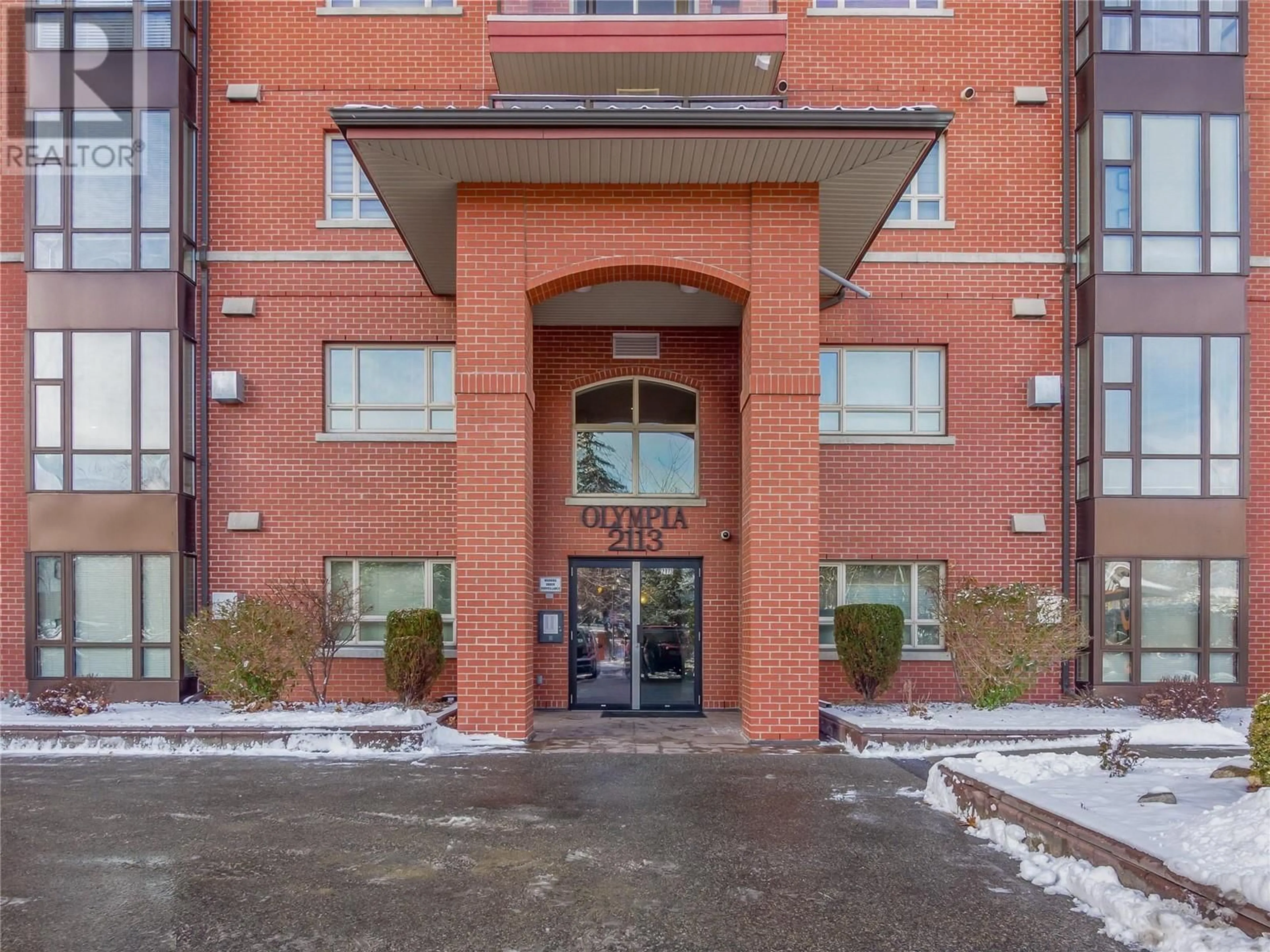 Indoor foyer for 2113 Atkinson Street Unit# 602, Penticton British Columbia V2A8R5