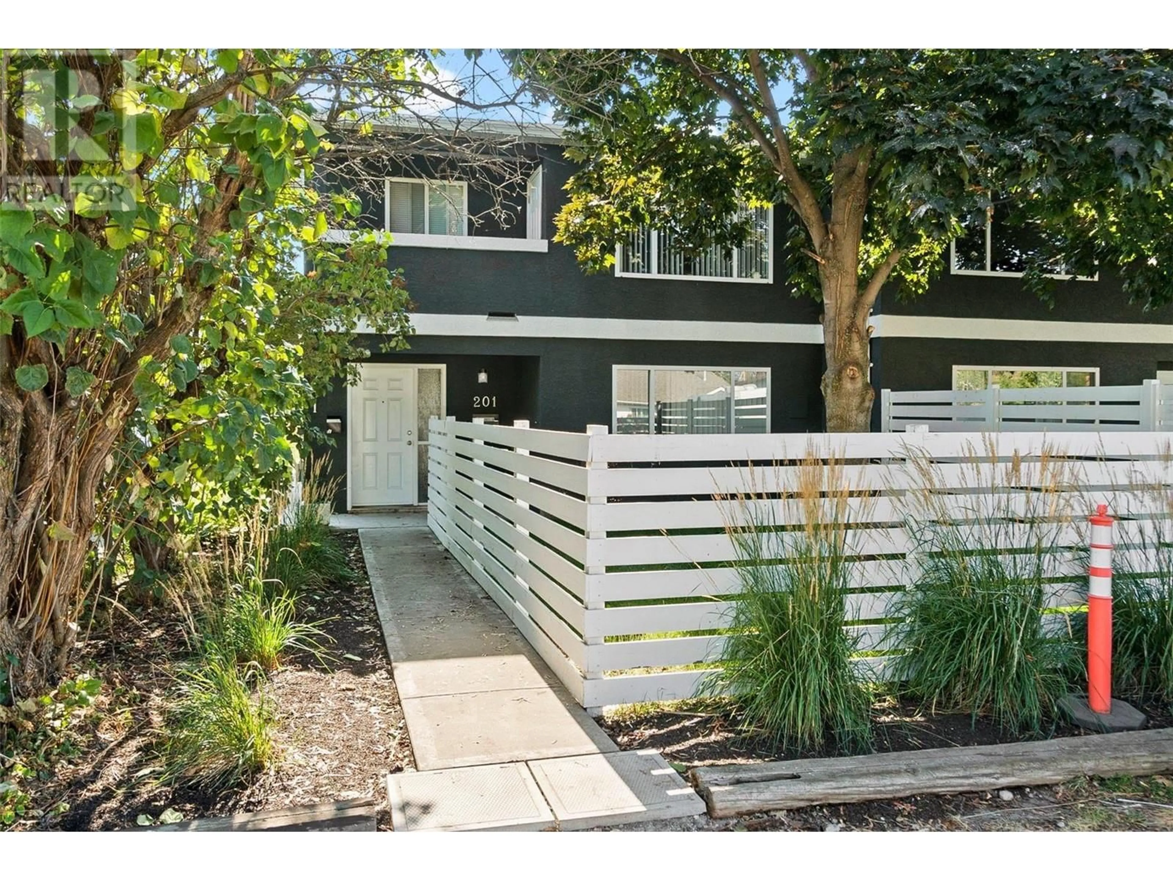Home with vinyl exterior material, street for 749 FRANCIS AVENUE, Kelowna British Columbia V1Y5G6