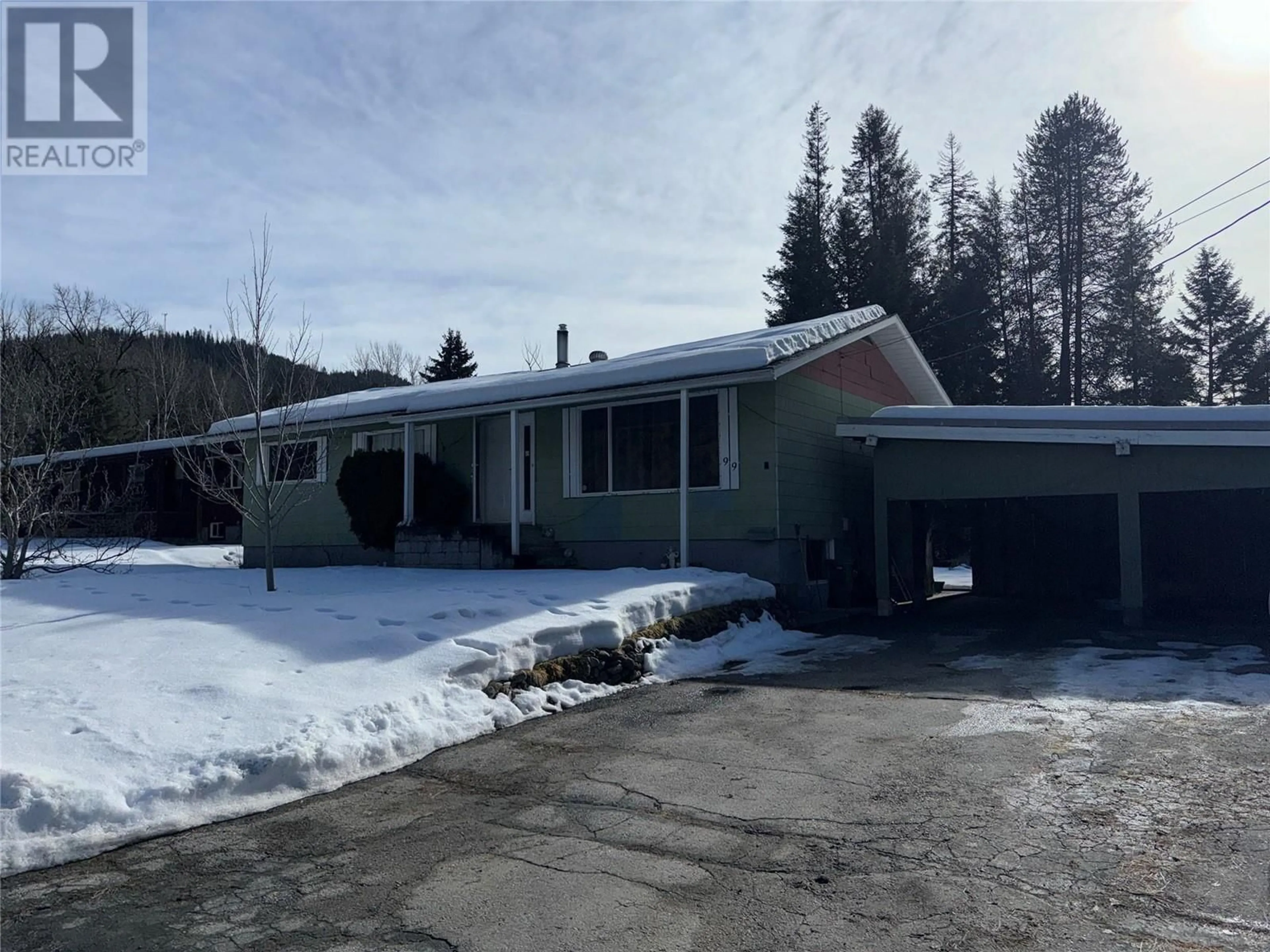 Home with vinyl exterior material, street for 99 TAMARAC AVENUE, Fruitvale British Columbia V0G1L0