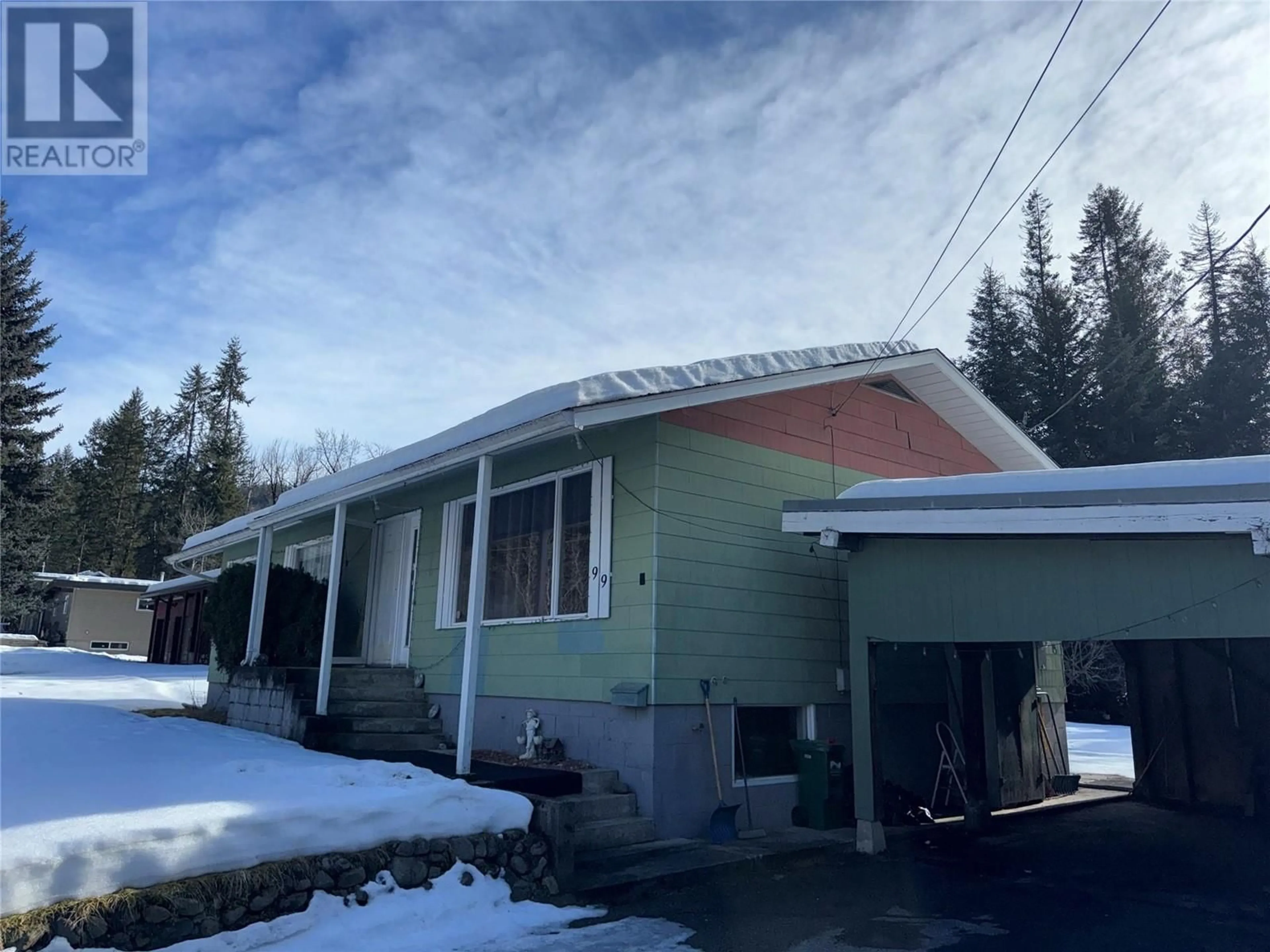 Home with vinyl exterior material, street for 99 TAMARAC AVENUE, Fruitvale British Columbia V0G1L0