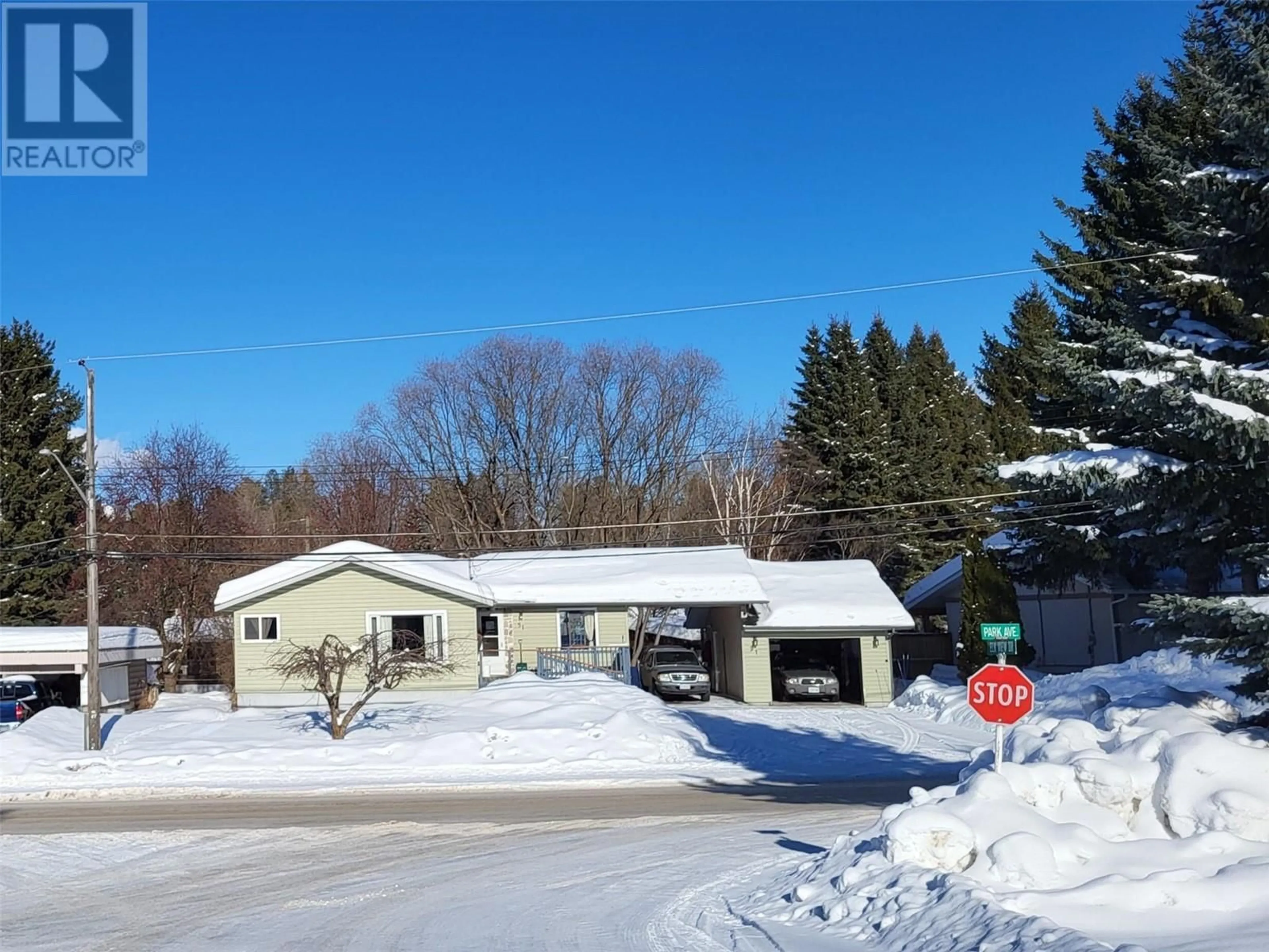 A pic from outside/outdoor area/front of a property/back of a property/a pic from drone, street for 51 PARK Avenue, Fernie British Columbia V0B1M3