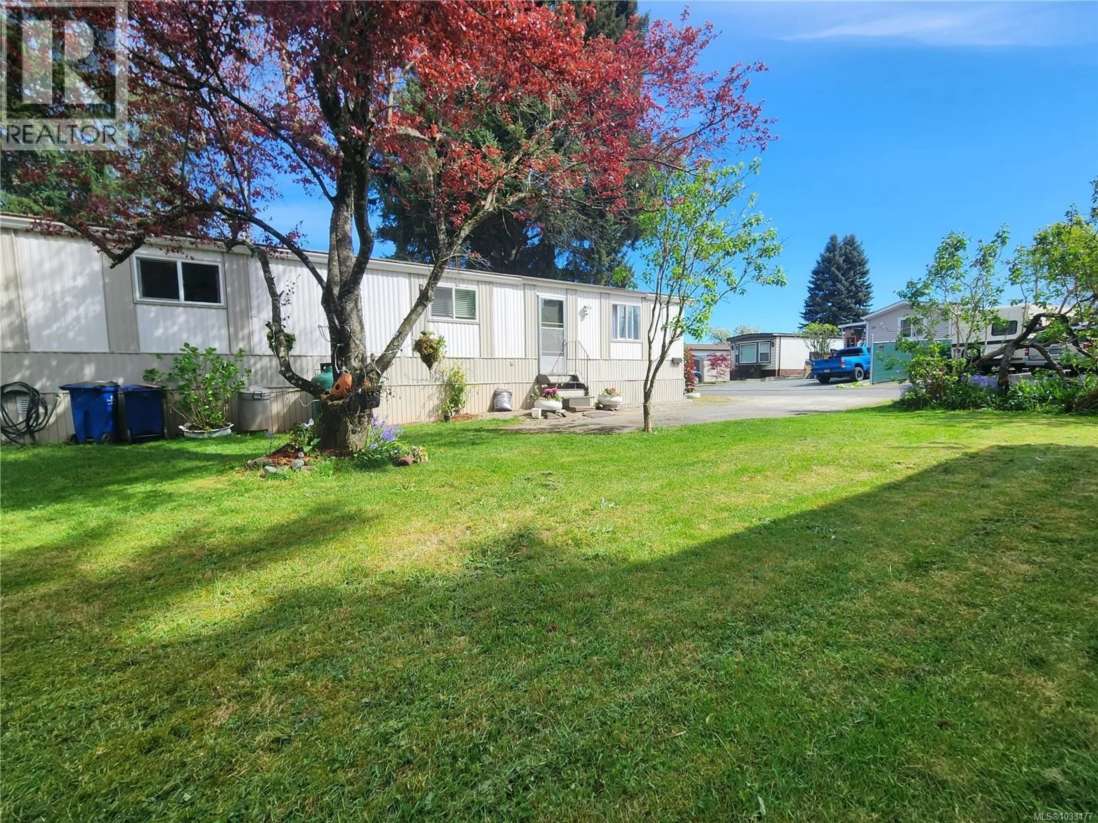 A pic from outside/outdoor area/front of a property/back of a property/a pic from drone, water/lake/river/ocean view for 38 - 971 DOUGLAS AVENUE, Nanaimo British Columbia V9R6C1